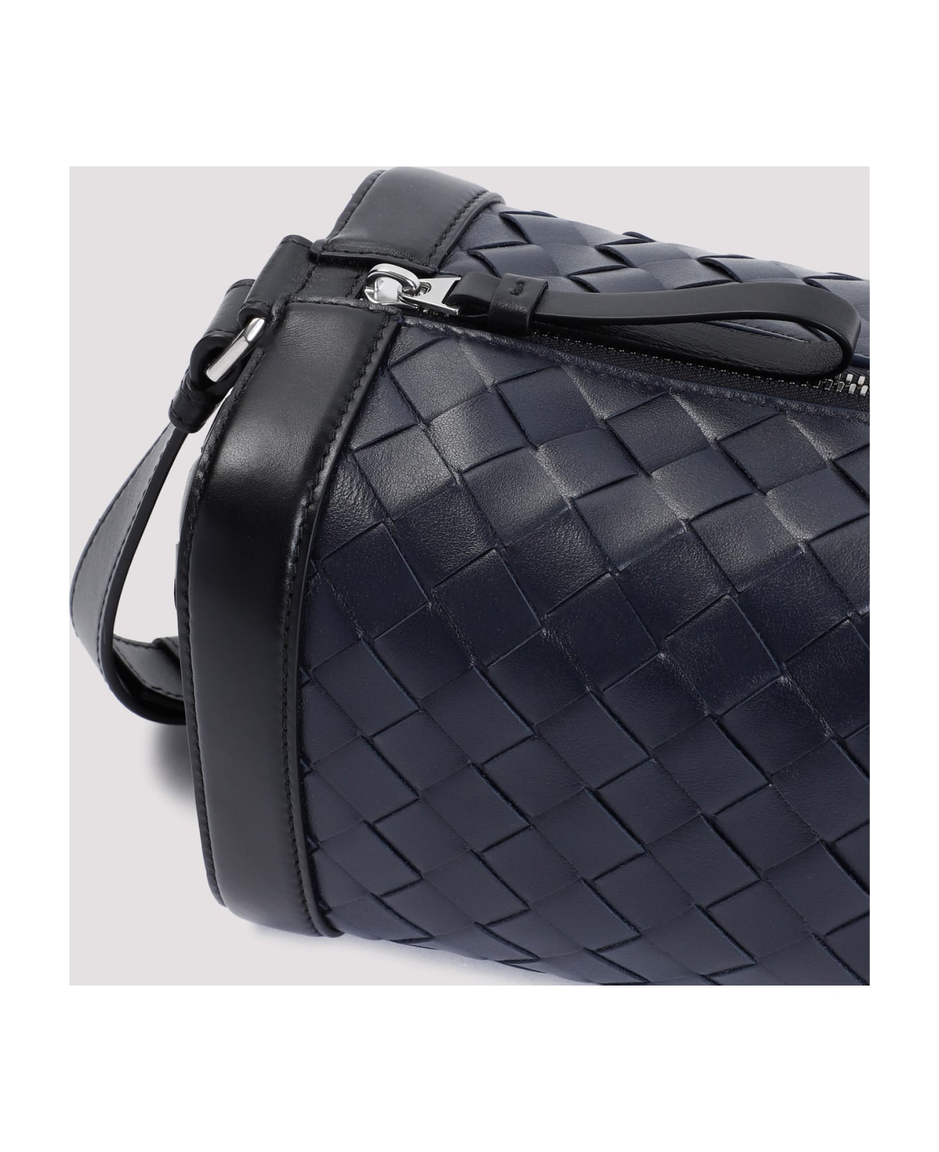 Bottega Veneta Messenger Intrecciato Shoulder Bag - Space Black