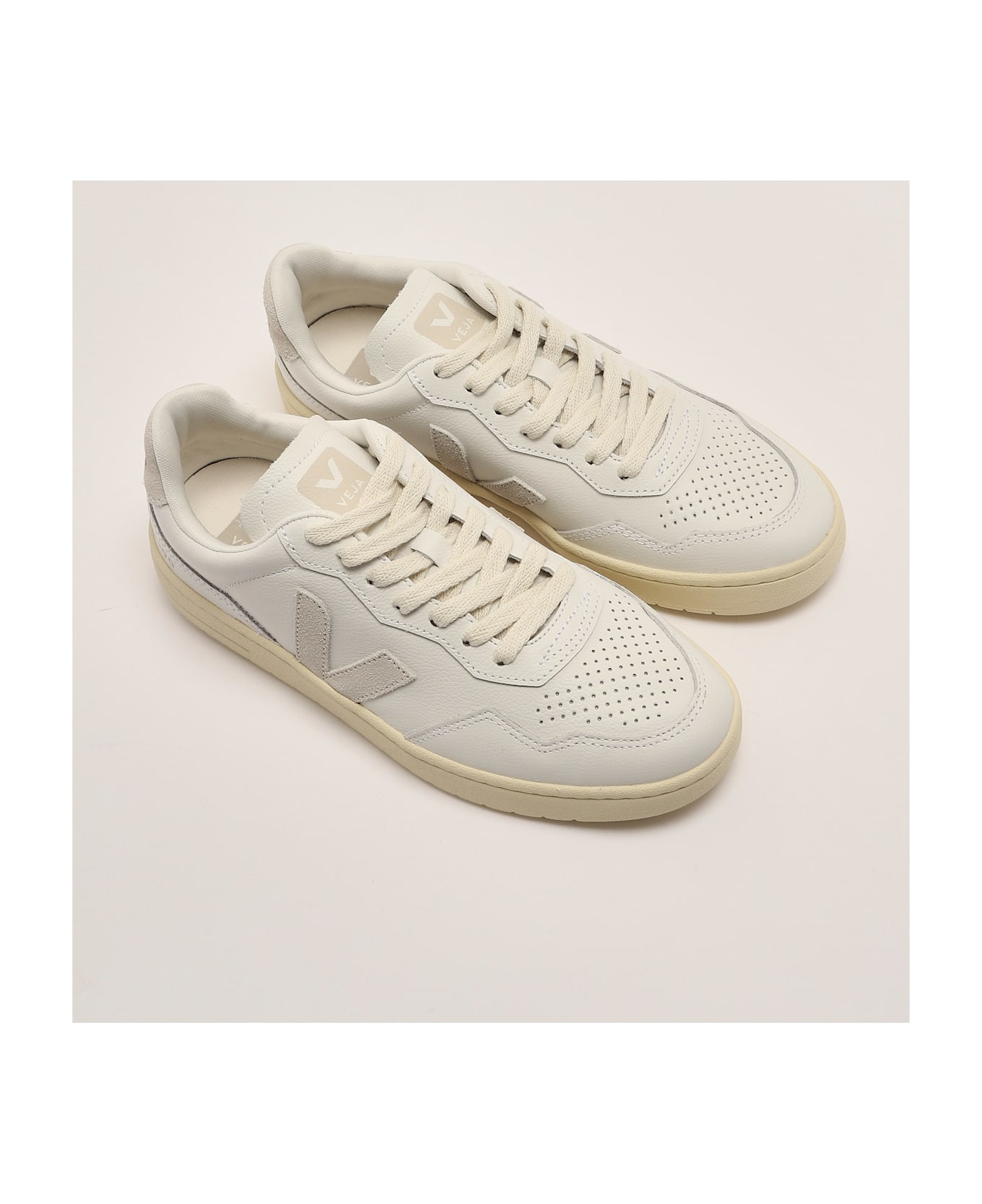 Veja Leather Sneaker - GHIACCIO