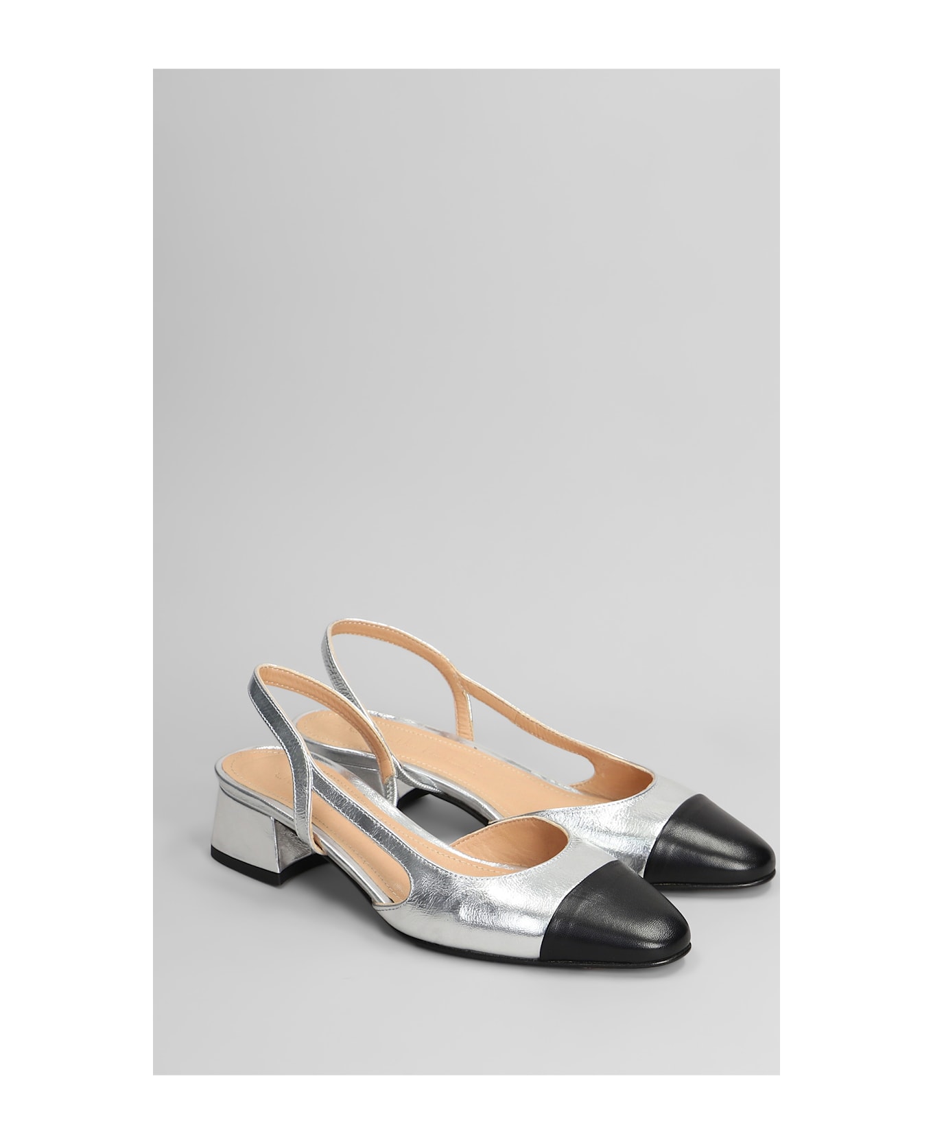 Julie Dee Pumps In Silver Leather - silver