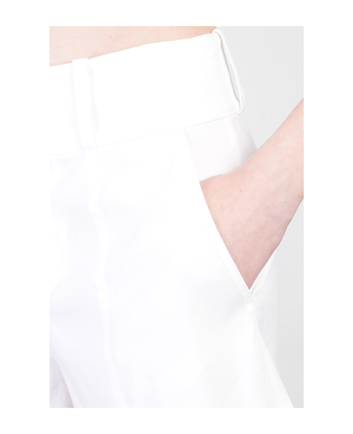 Alice + Olivia Mame Shorts In White Linen - white