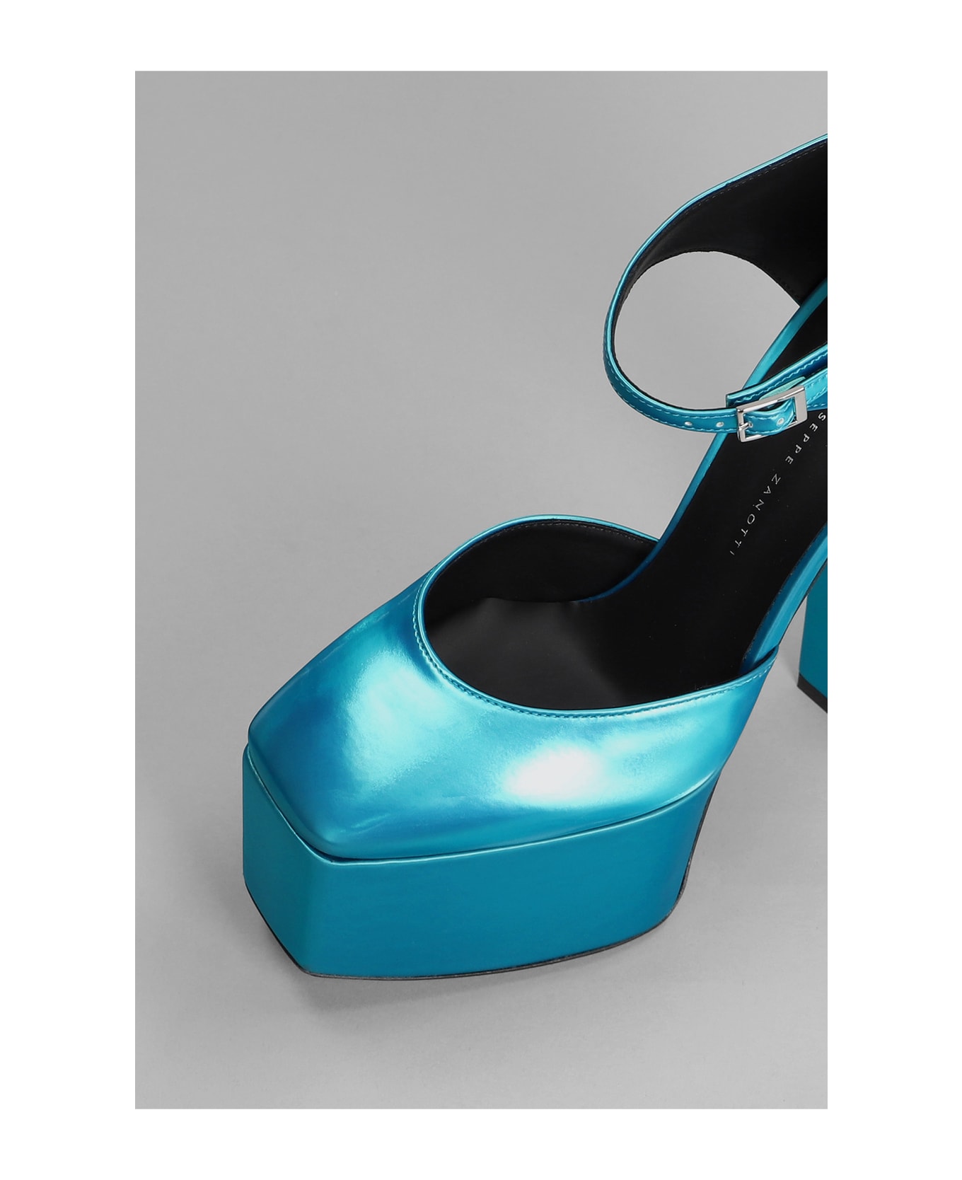 Giuseppe Zanotti Bebe Sandals In Cyan Leather - Light Blue サンダル