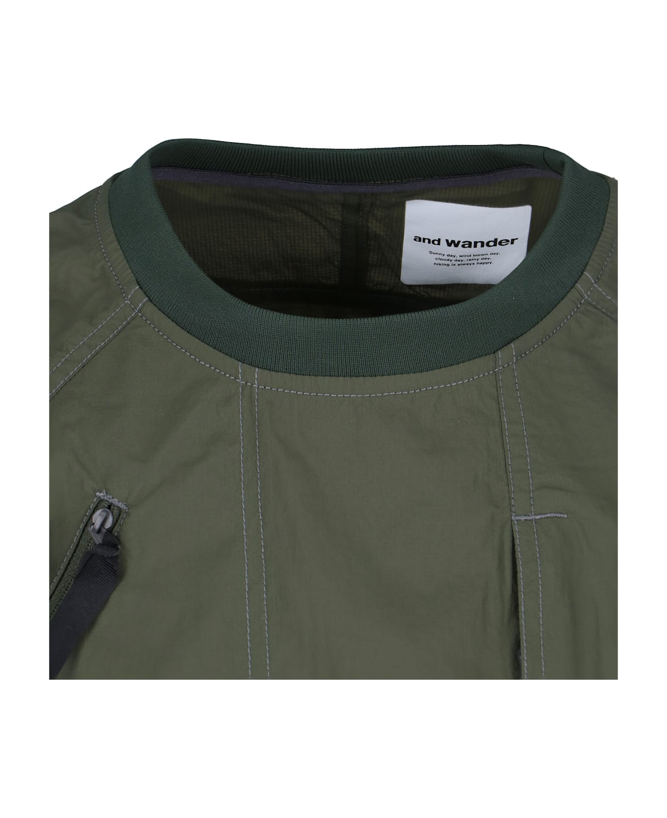 And Wander "pullover" T-shirt - Green