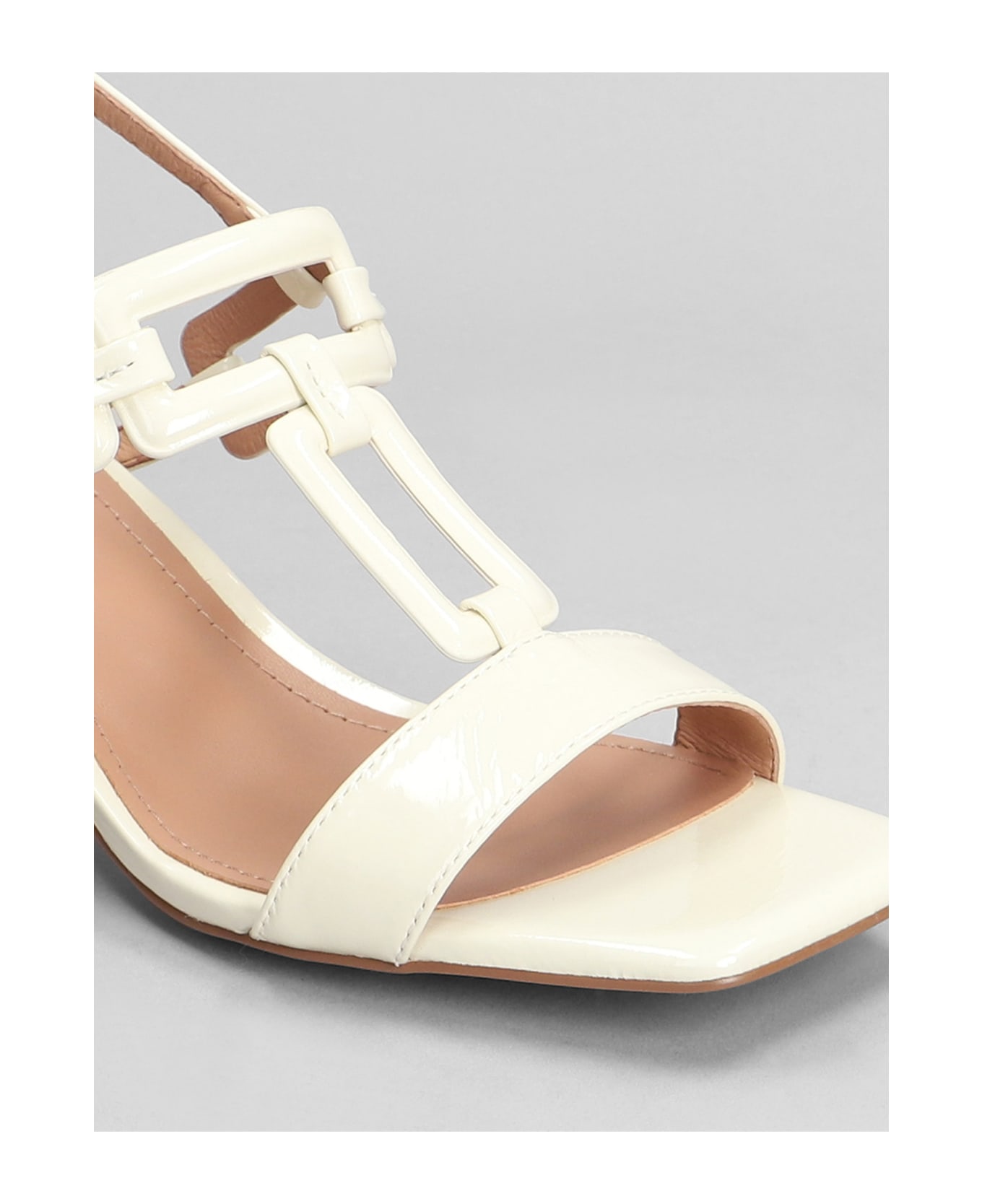 Bibi Lou Zinnia 50 Sandals In White Patent Leather - white
