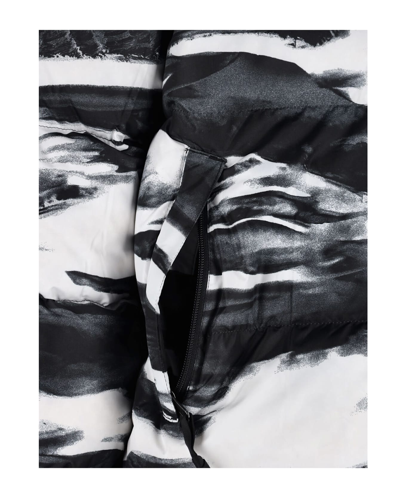 The North Face 
1996 Retro Nuptse Printed
 Jacket - Black  