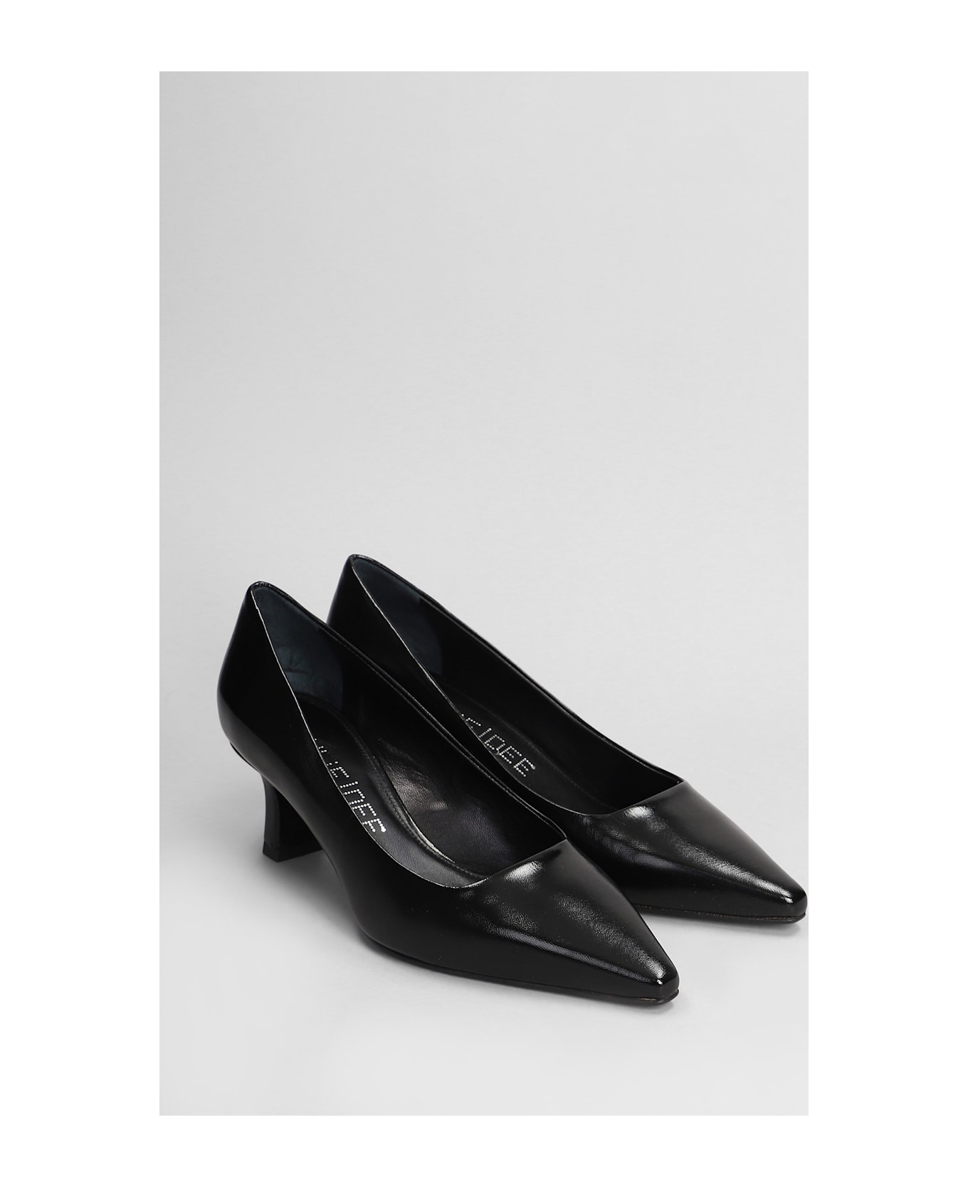 Julie Dee Pumps In Black Leather - black