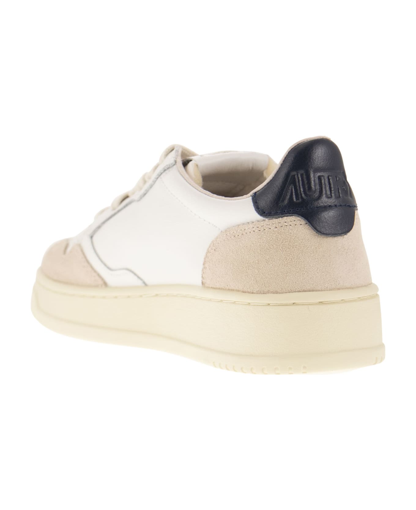 Autry Medalist Low Sneakers - White