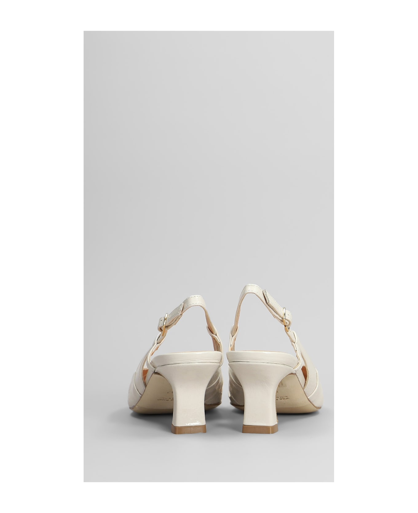 Julie Dee Pumps In White Leather - white