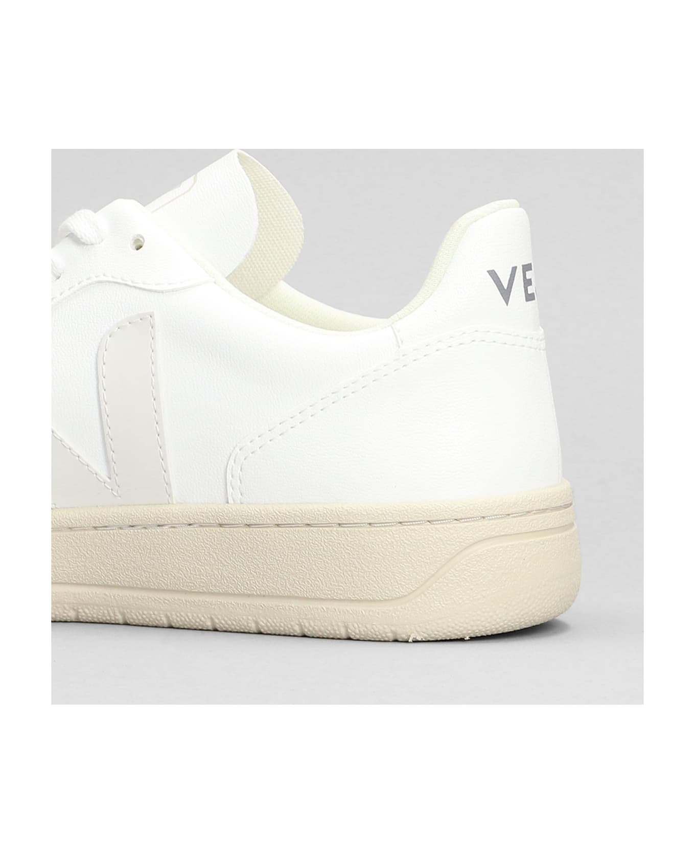 Veja V-10 Sneakers In White Leather - Bianco