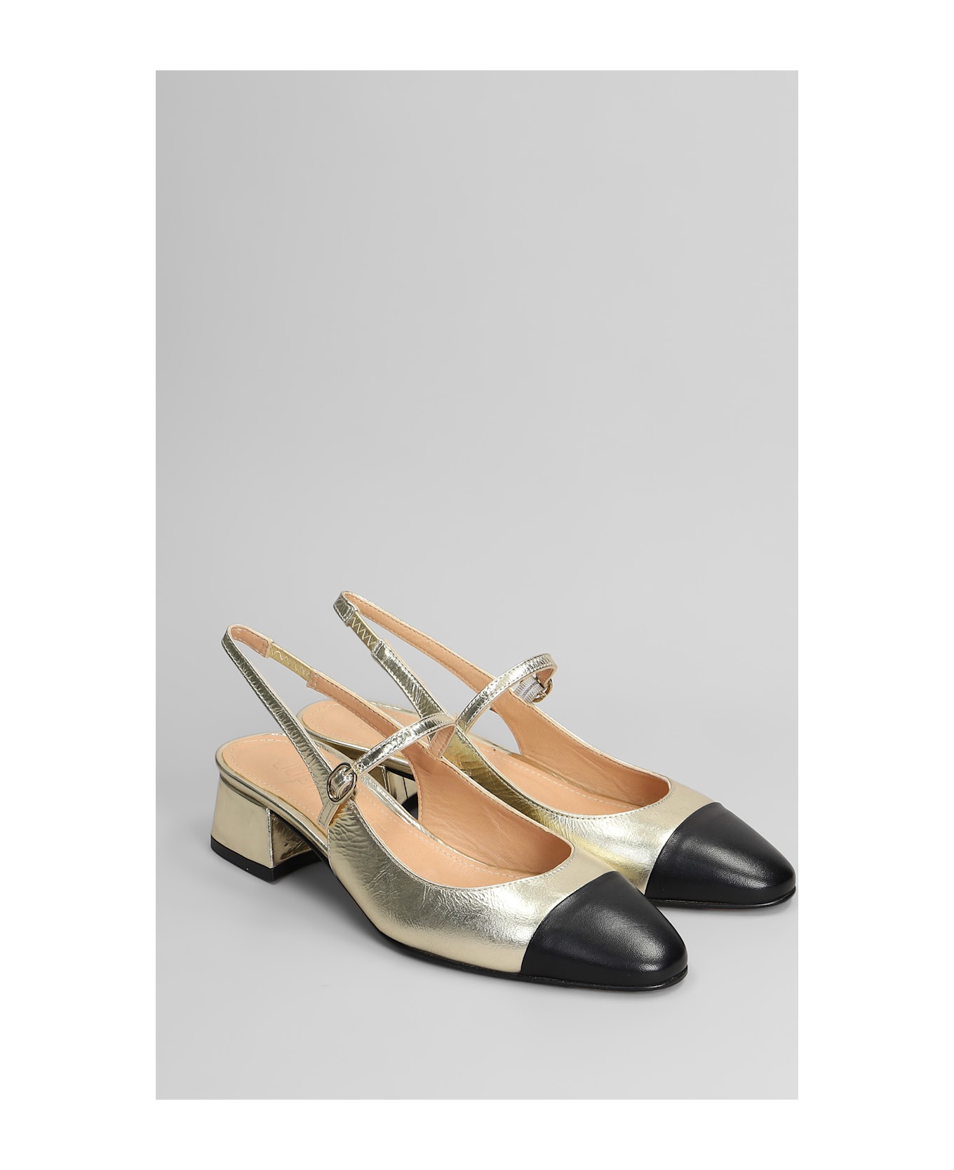Julie Dee Pumps In Platinum Leather - platinum