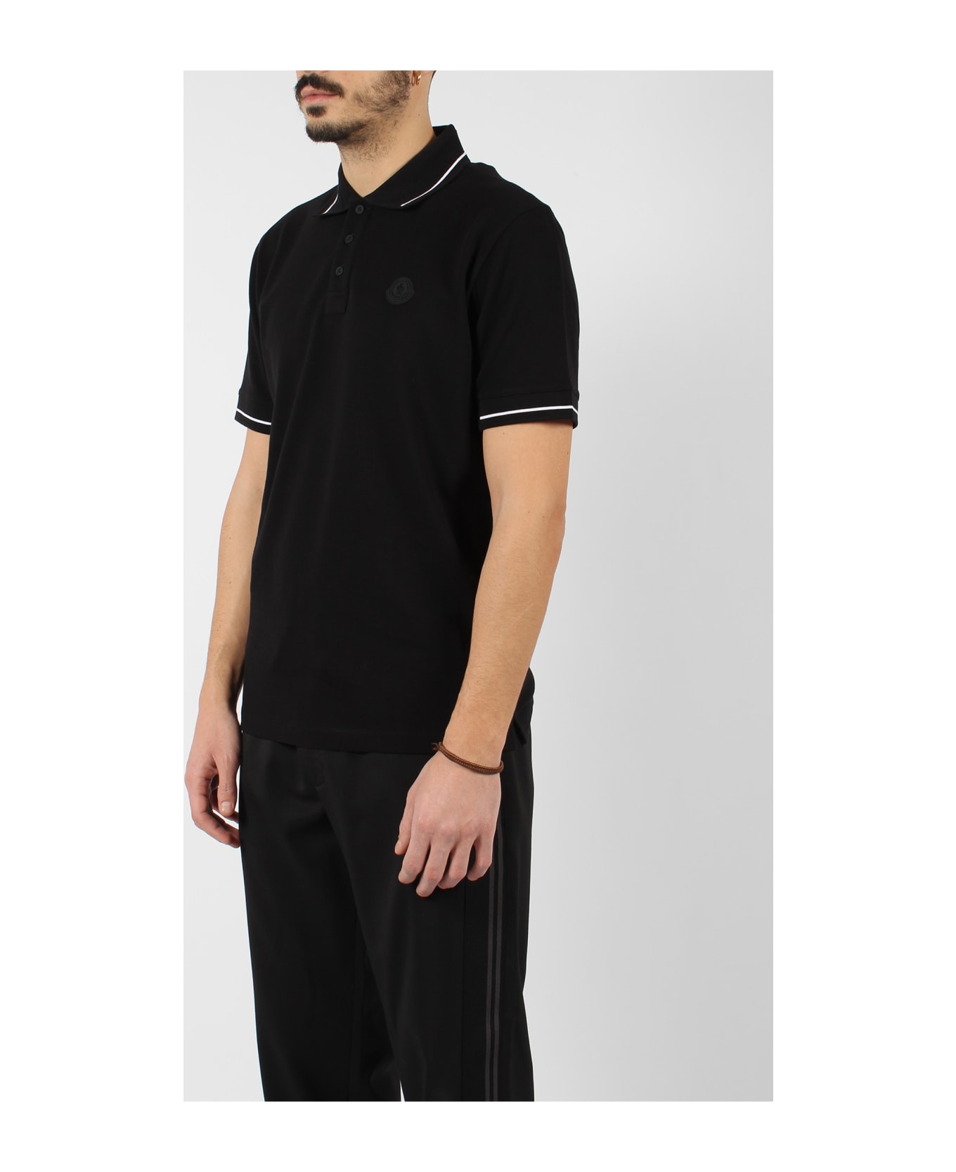 Moncler Black Short-sleeved Polo With Embroidered Logo - Black ポロシャツ
