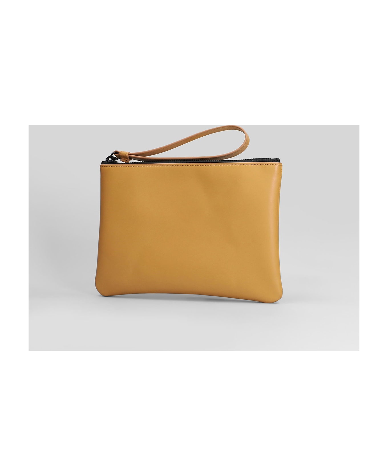 Common Projects Clutch In Camel Leather - Camel