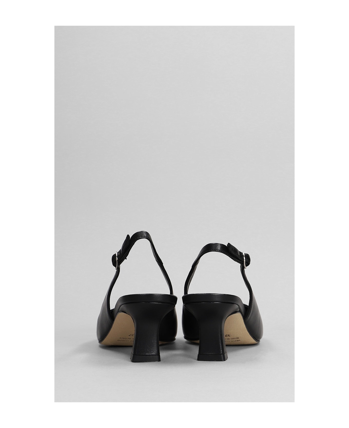 Julie Dee Pumps In Black Leather - black