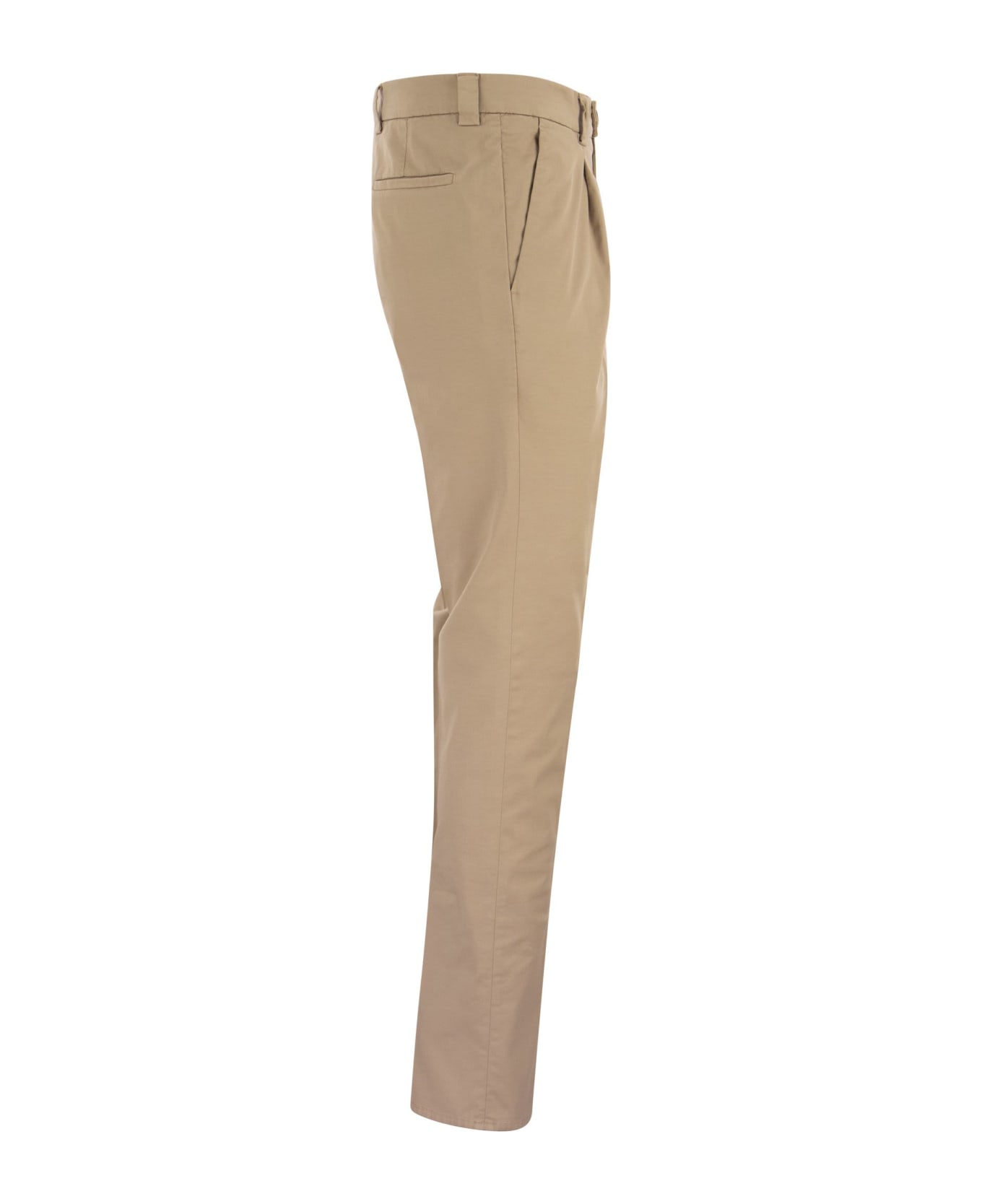 Brunello Cucinelli Garment-dyed Leisure Fit Trousers In American Pima Comfort Cotton With Pleats - Sand ボトムス