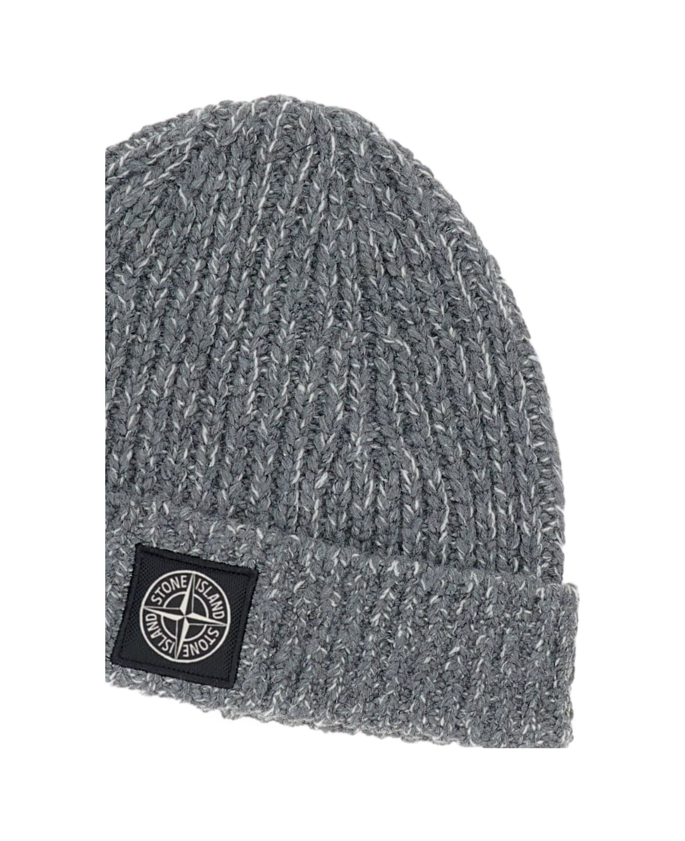 Stone Island Ribbed Beanie With Patch - Grey