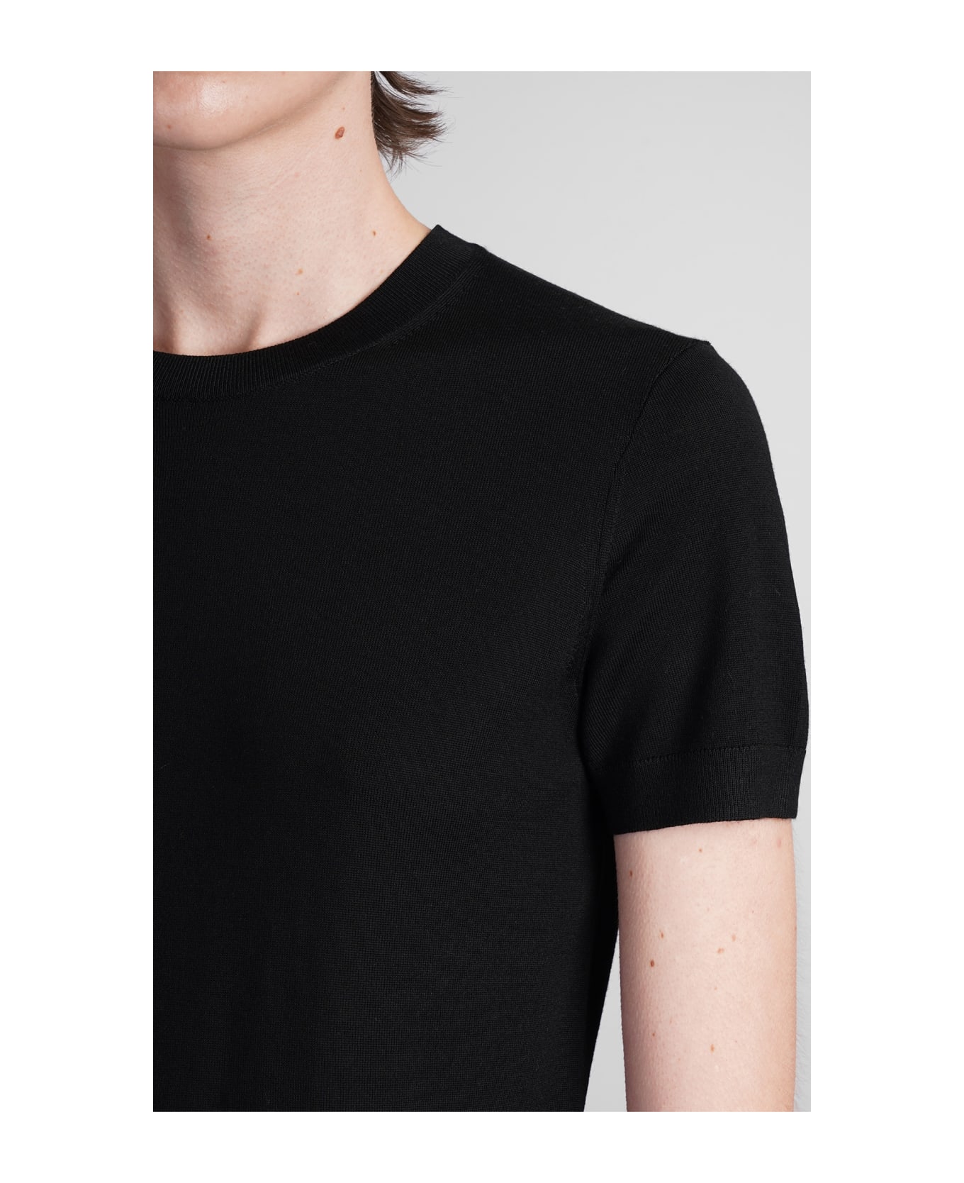 Theory T-shirt In Black Wool - black