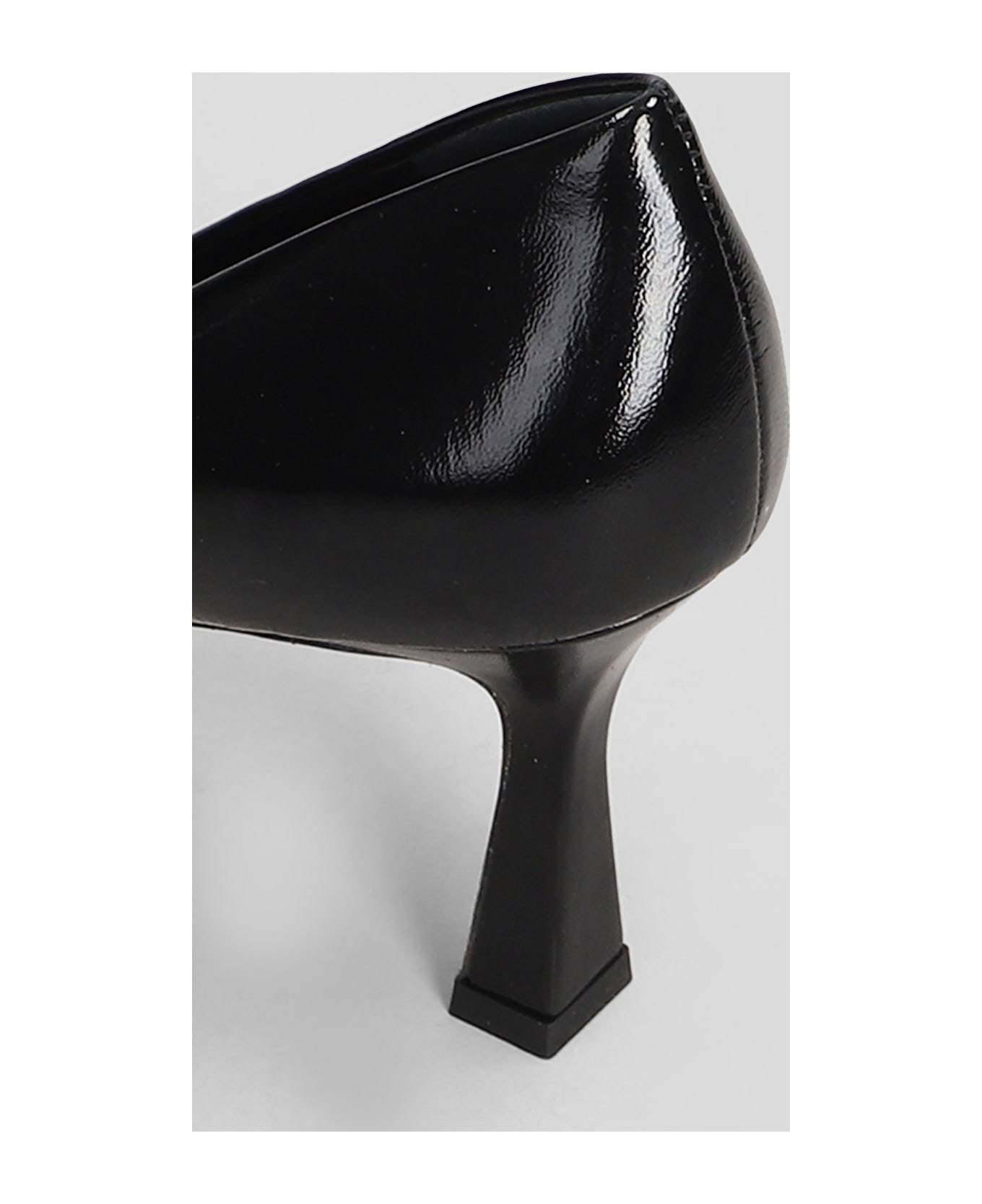 Julie Dee Pumps In Black Leather - black