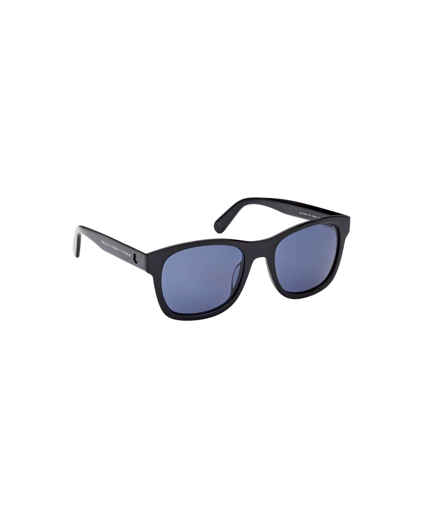 Moncler Eyewear Square Frame Sunglasses - 01V