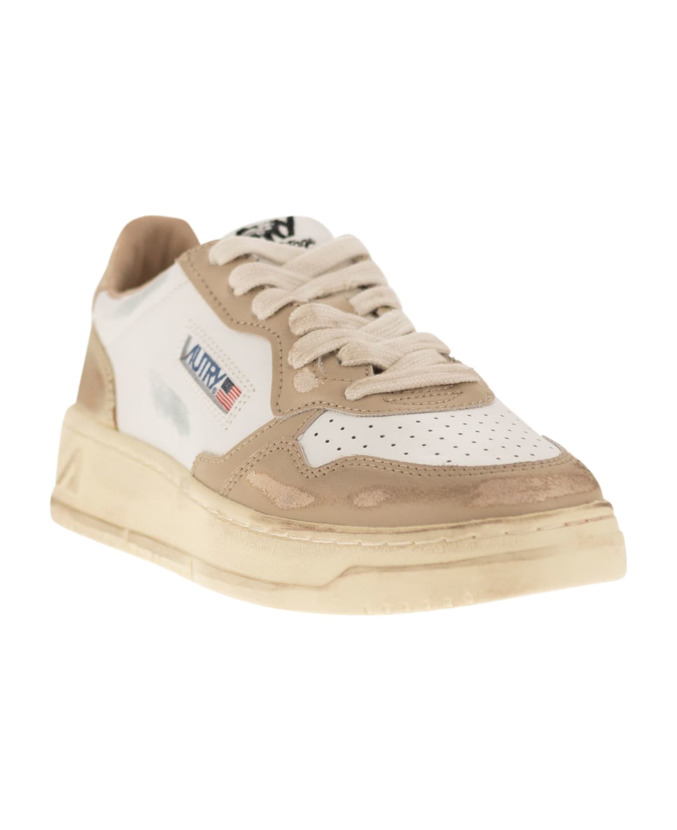 Autry Medalist Low Super Vintage Sneakers - White/gold