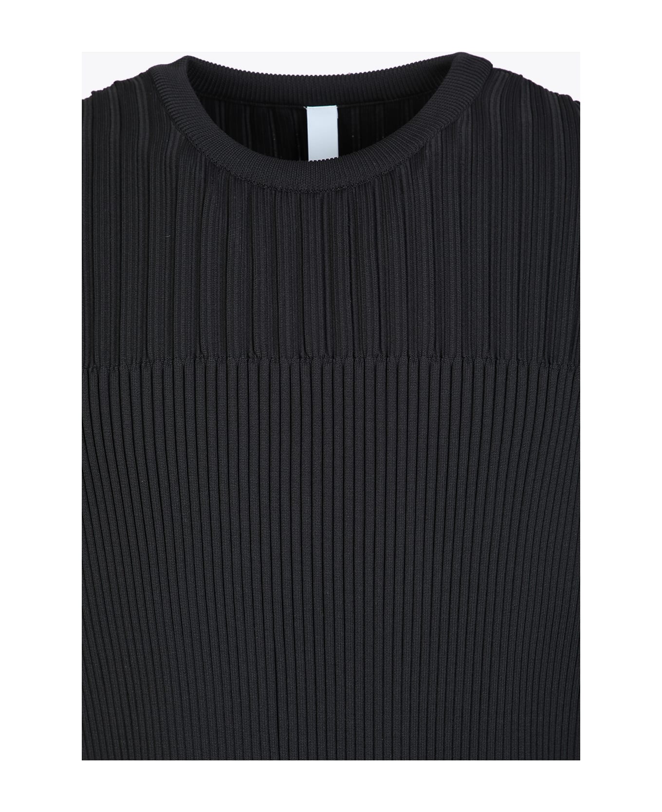 Fluted Top 3 Black rib-knitted curled top - Fluted top