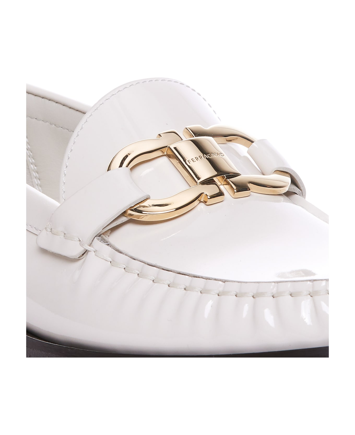 Ferragamo Maryan Loafers With Gancini Logo - White フラットシューズ