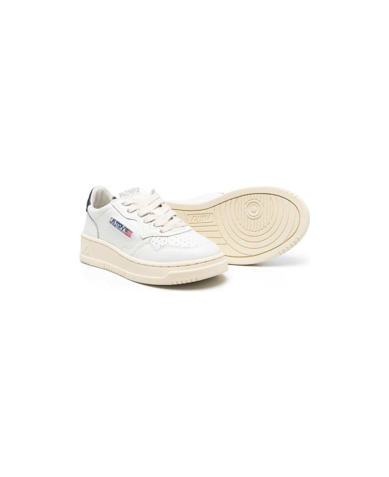 Autry White 'medalist' Low Top Sneakers In Cow Leather - White