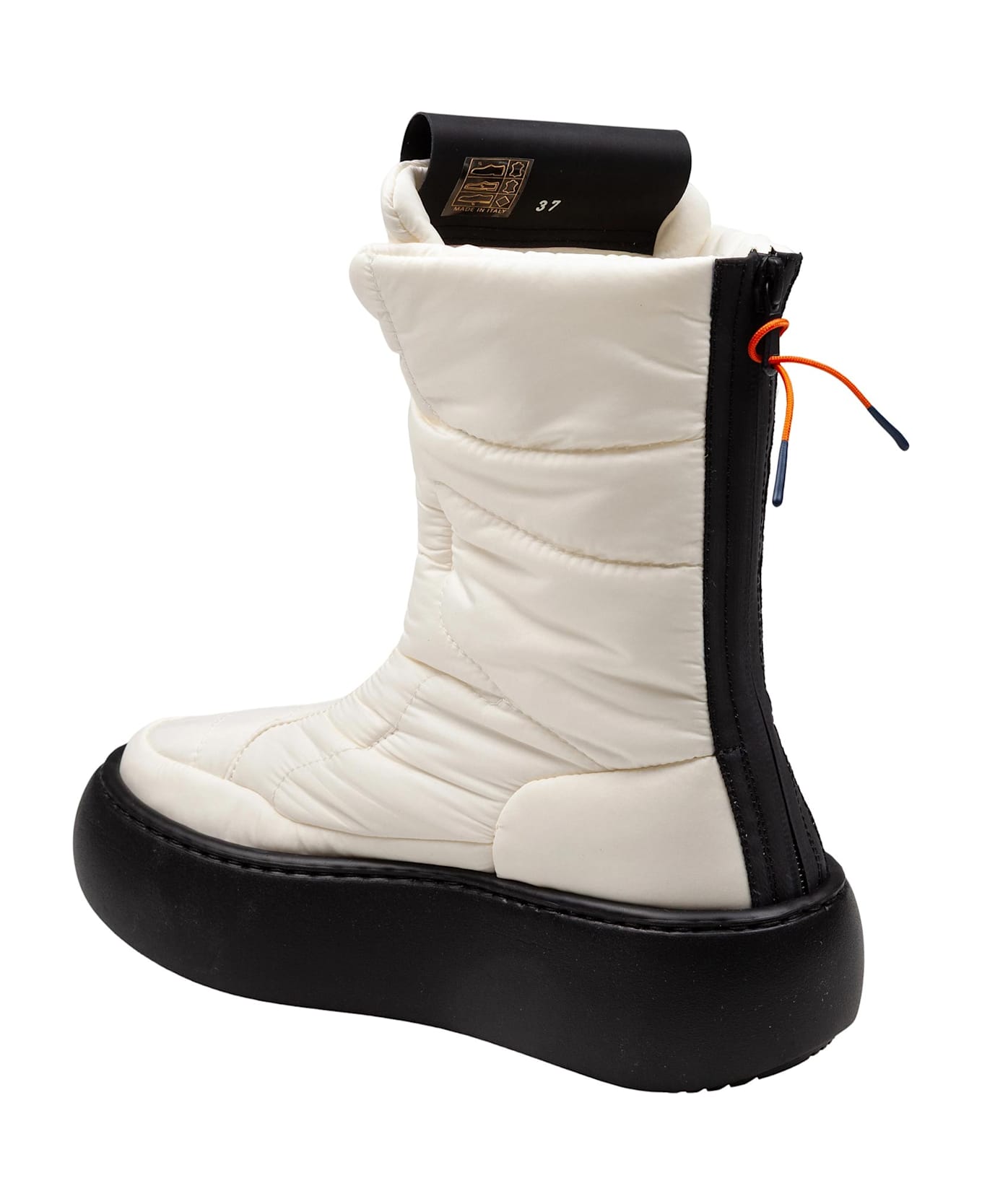 Barracuda Down Boots In Black And White - Camelia
