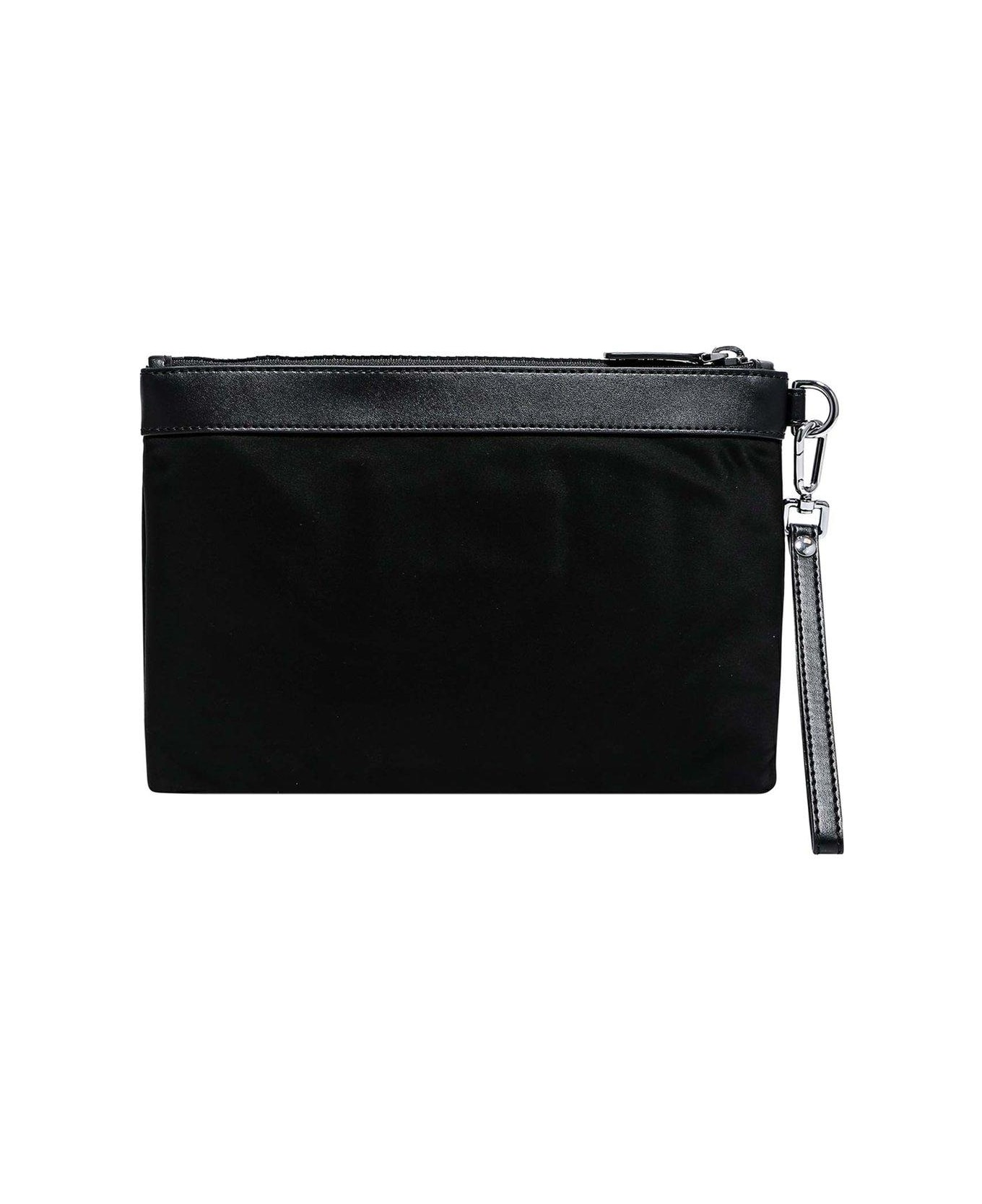 Michael Kors Logo Detailed Zipped Clutch Bag - Black