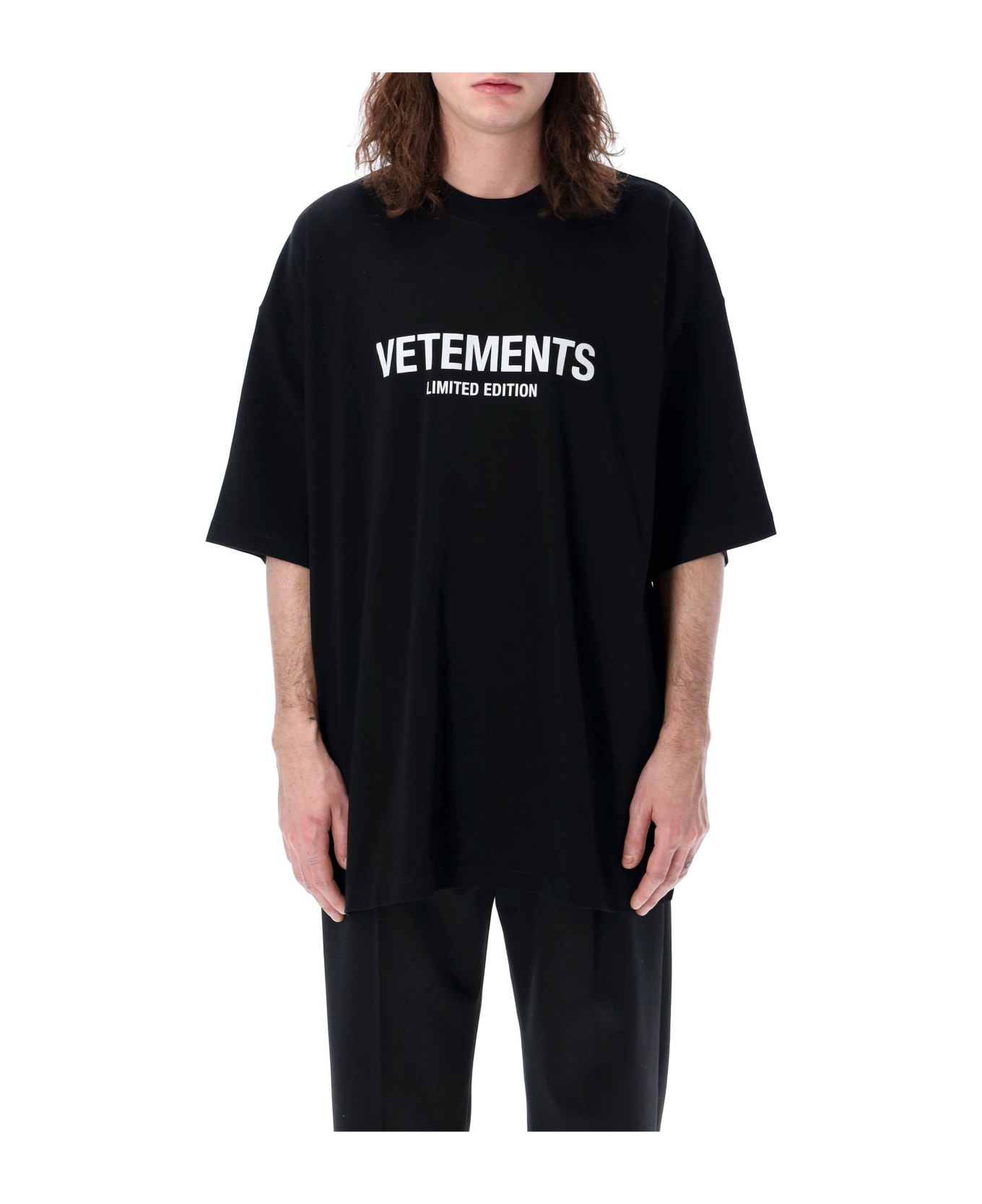 VETEMENTS Limited Edition Logo T-shirt - BLACK