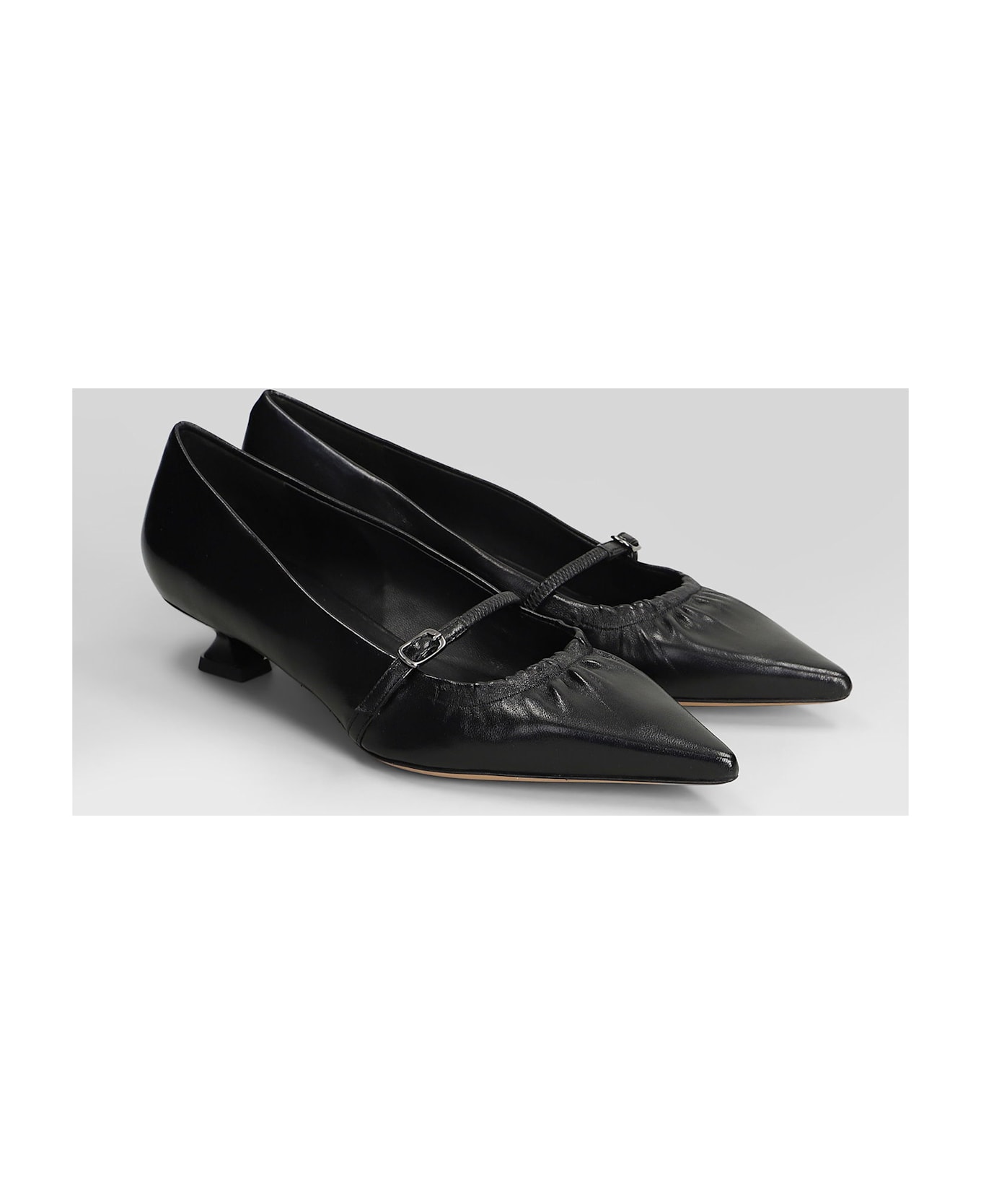 The Seller Pumps In Black Leather - black