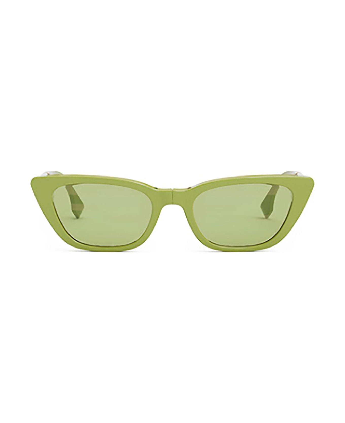 Fendi Eyewear Cat-eye Frame Sunglasses - 39l