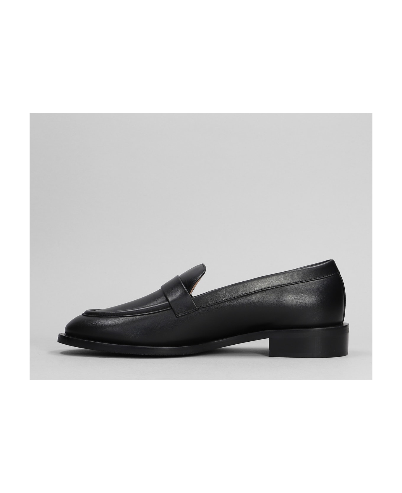 Stuart Weitzman Palmer Loafers In Black Leather - black