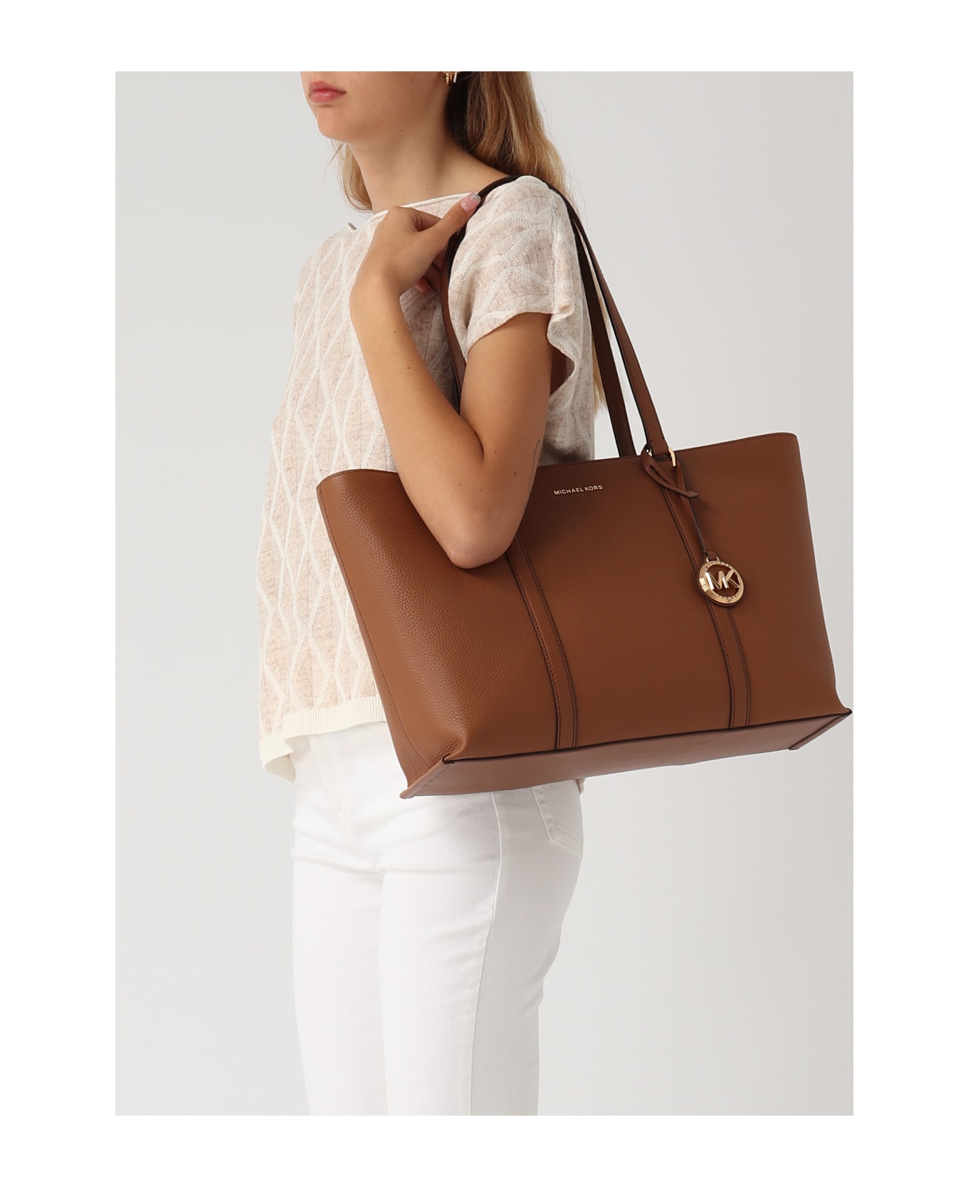 【送料&関税込】Michael Kors Temple Shoulder Bag Michael Kors Temple Shoulder Bag | italist