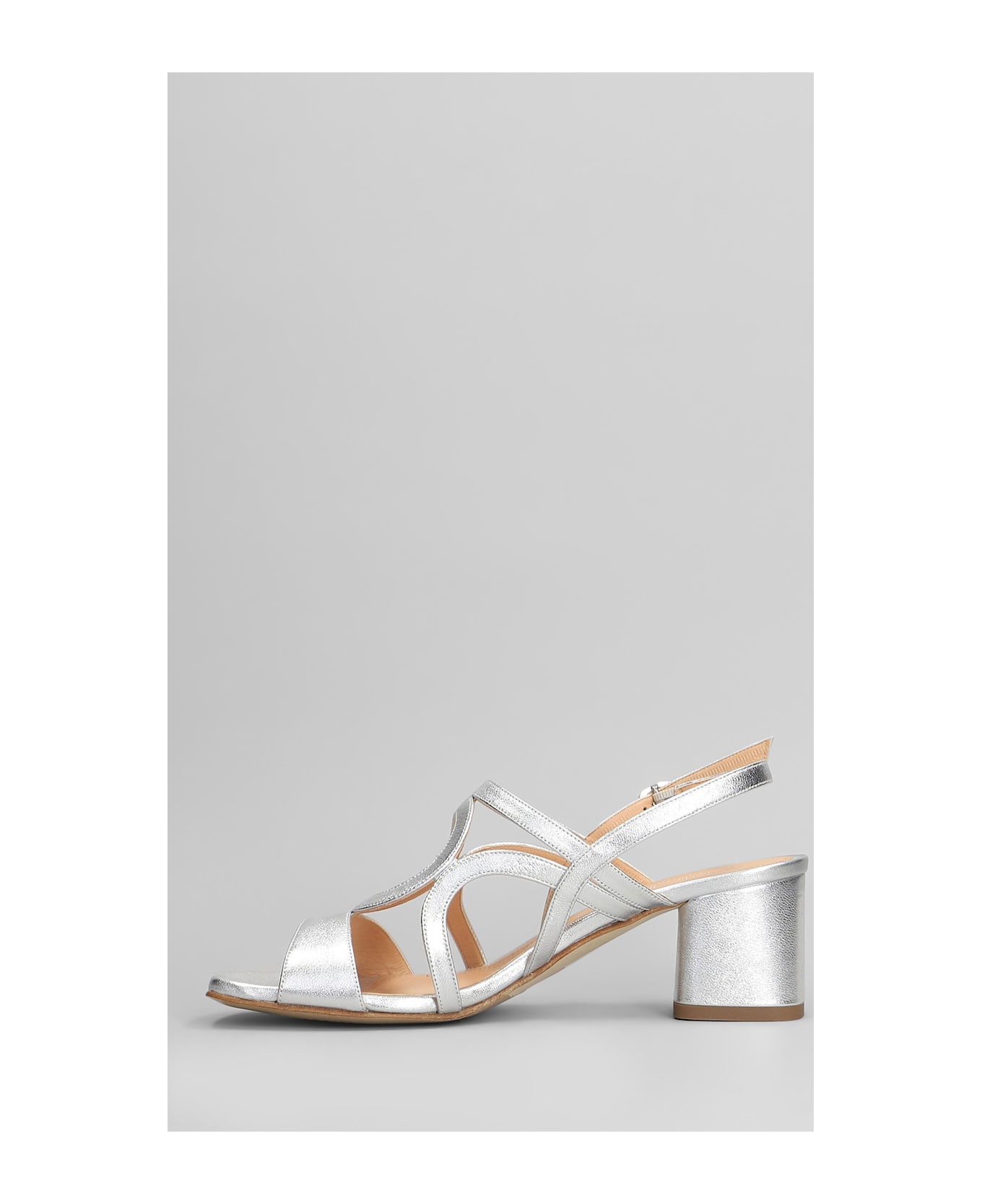 Julie Dee Pumps In Silver Leather - silver