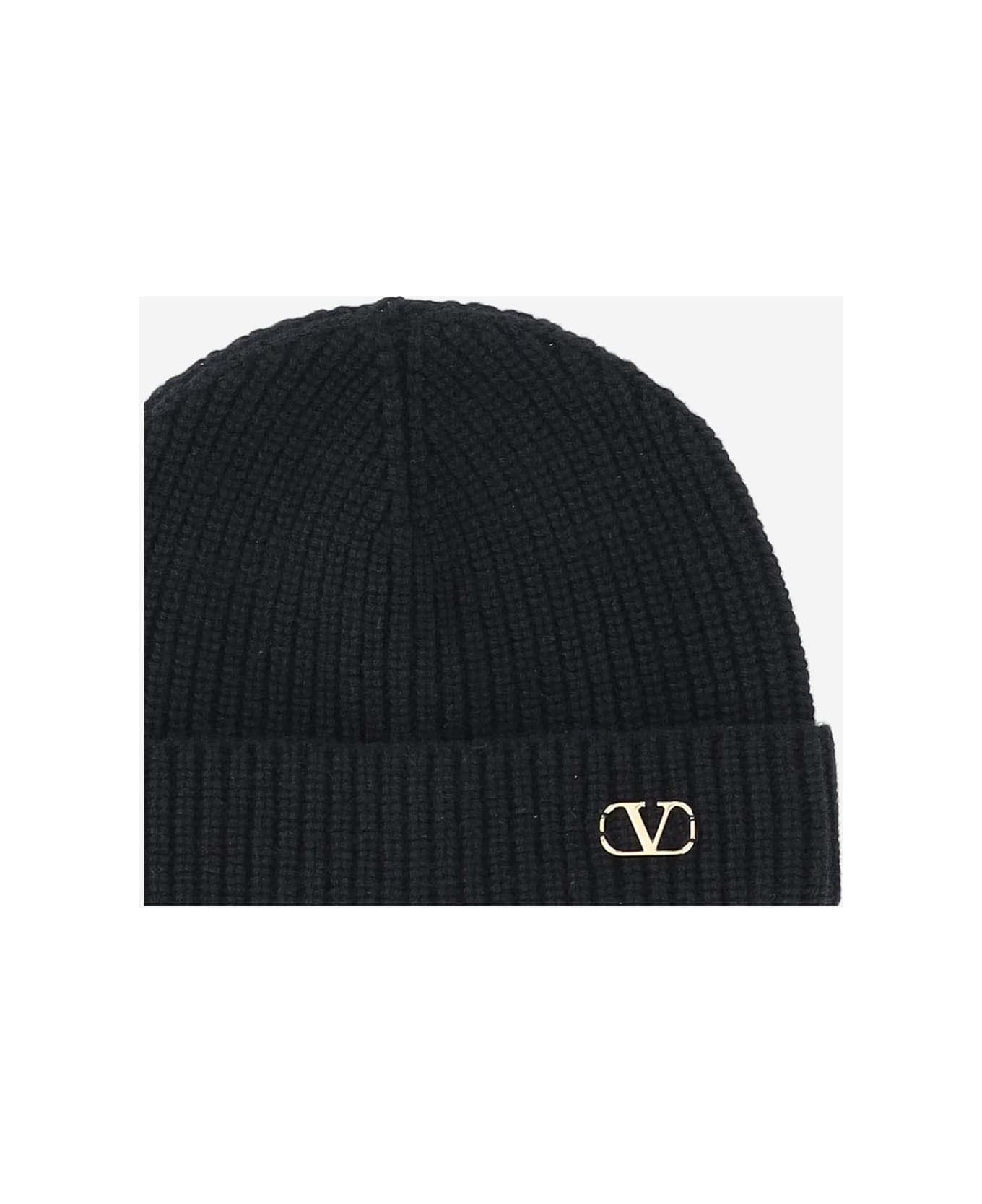 Valentino Garavani Wool Beanie With Logo - Black