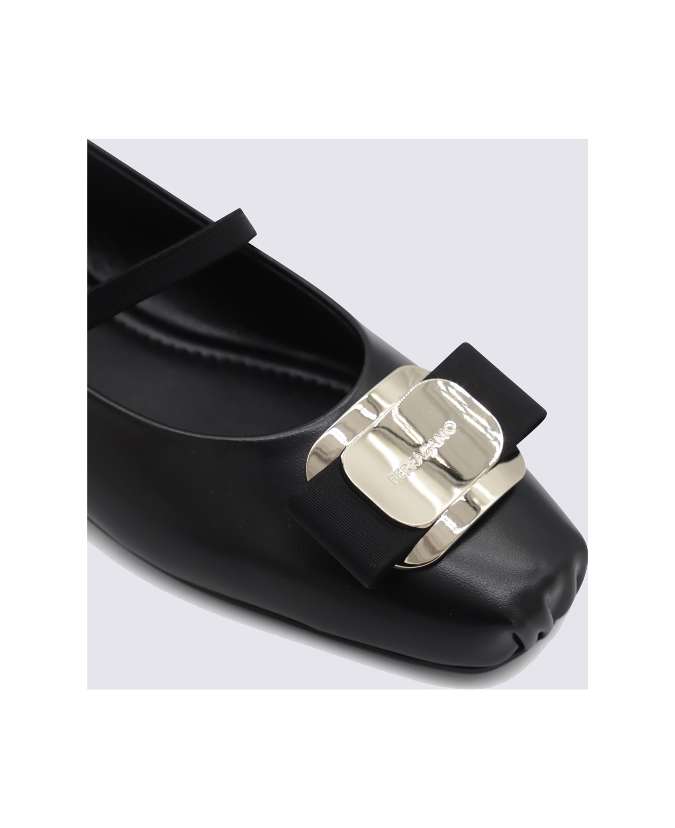 Ferragamo Black Leather Flats - Black