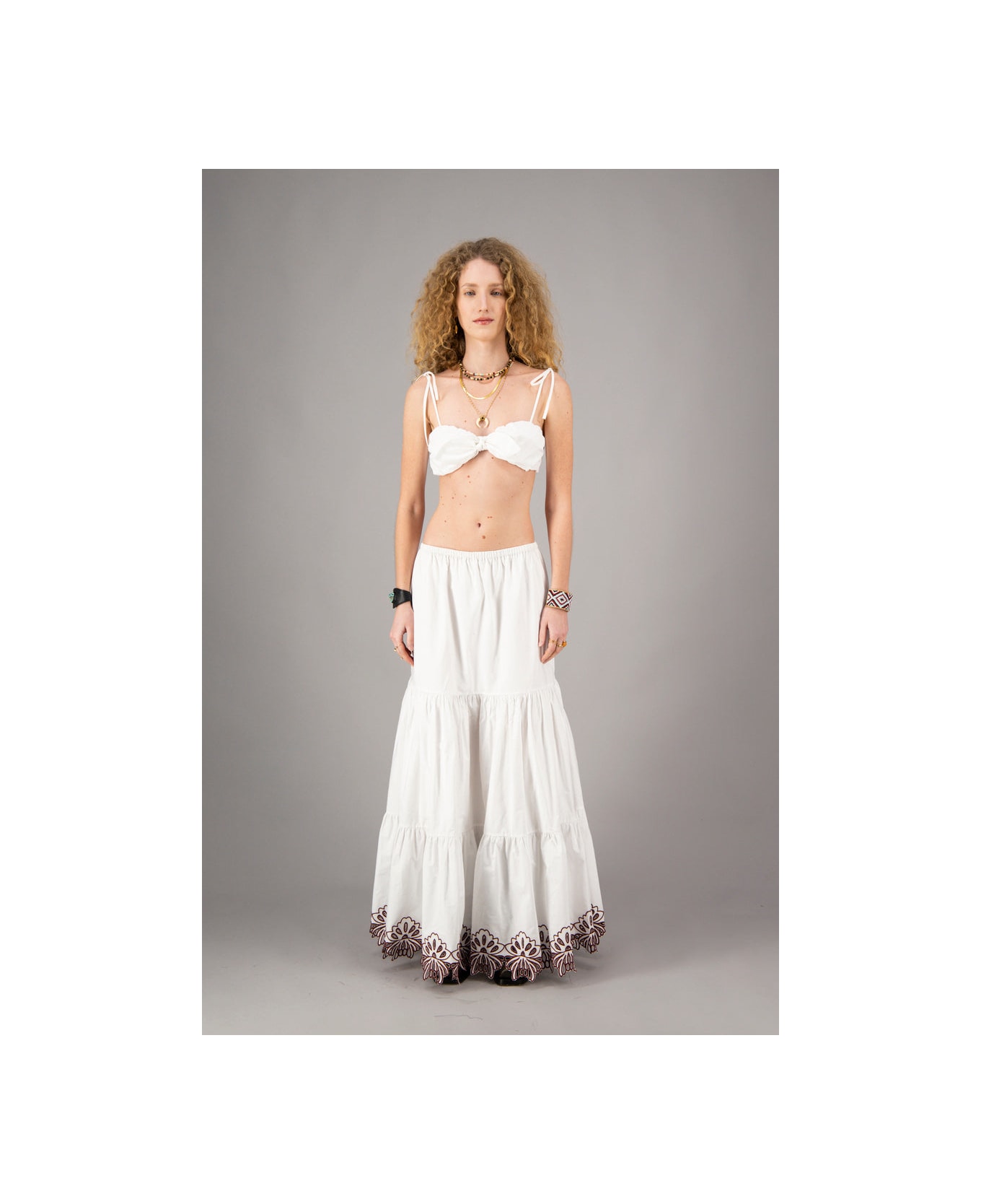 Amotea Charlotte In White Cotton With Cut-out Flowers - White