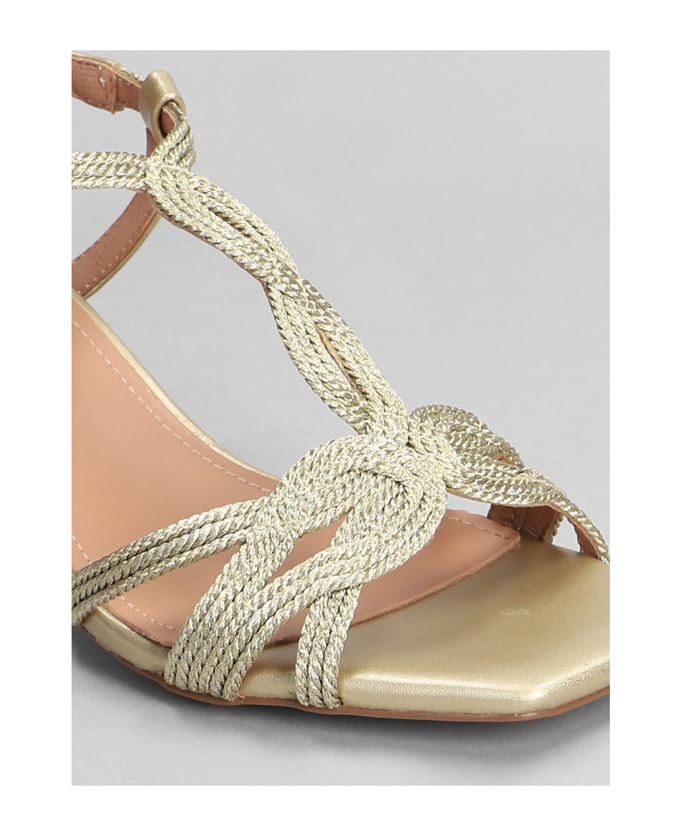 Bibi Lou Pend Sandals In Gold Leather - gold