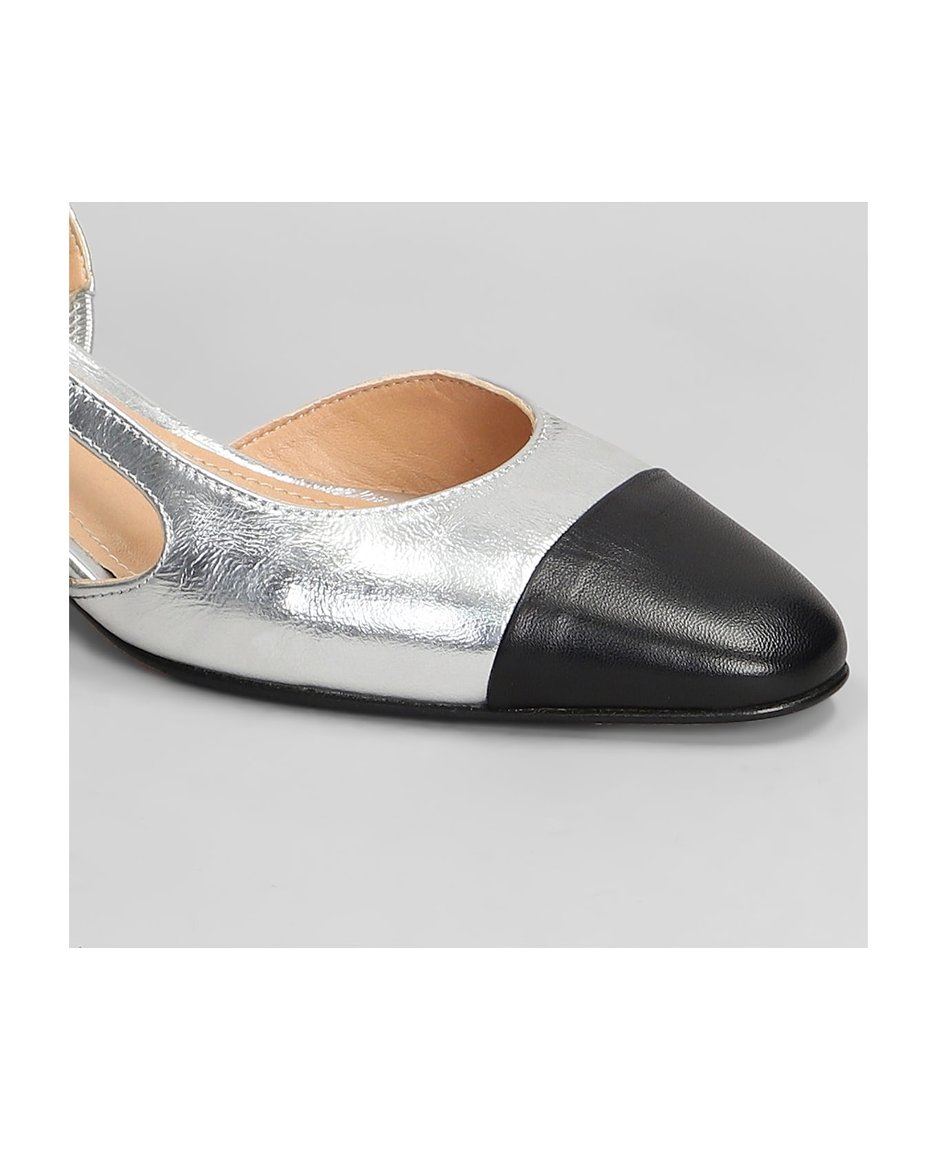 Julie Dee Pumps In Silver Leather - silver