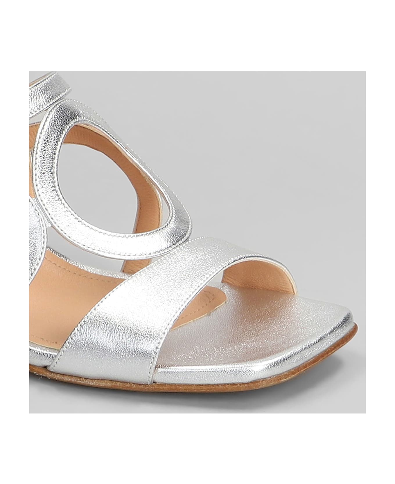 Julie Dee Pumps In Silver Leather - silver