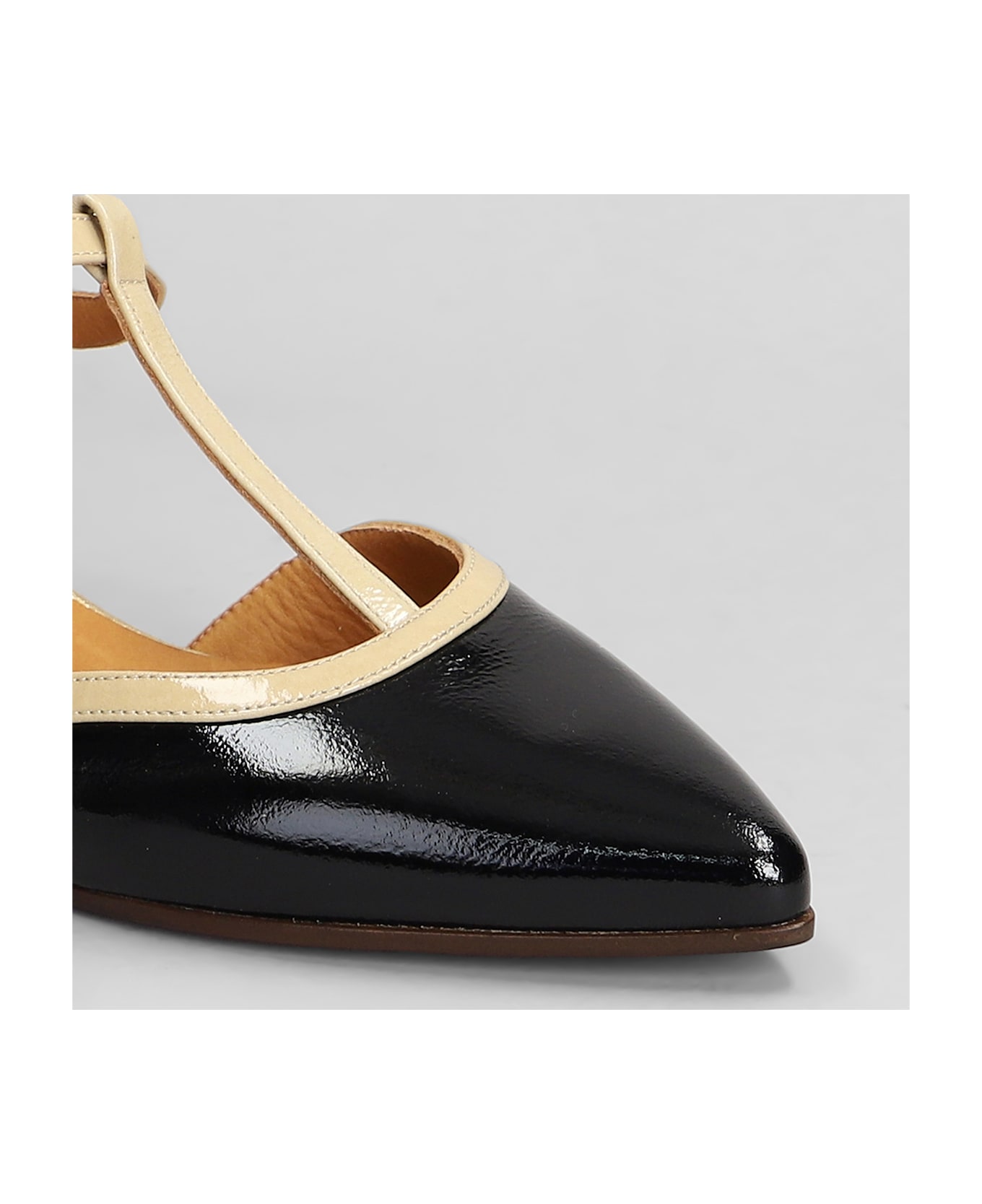 Chie Mihara Pumps In Black Patent Leather - black