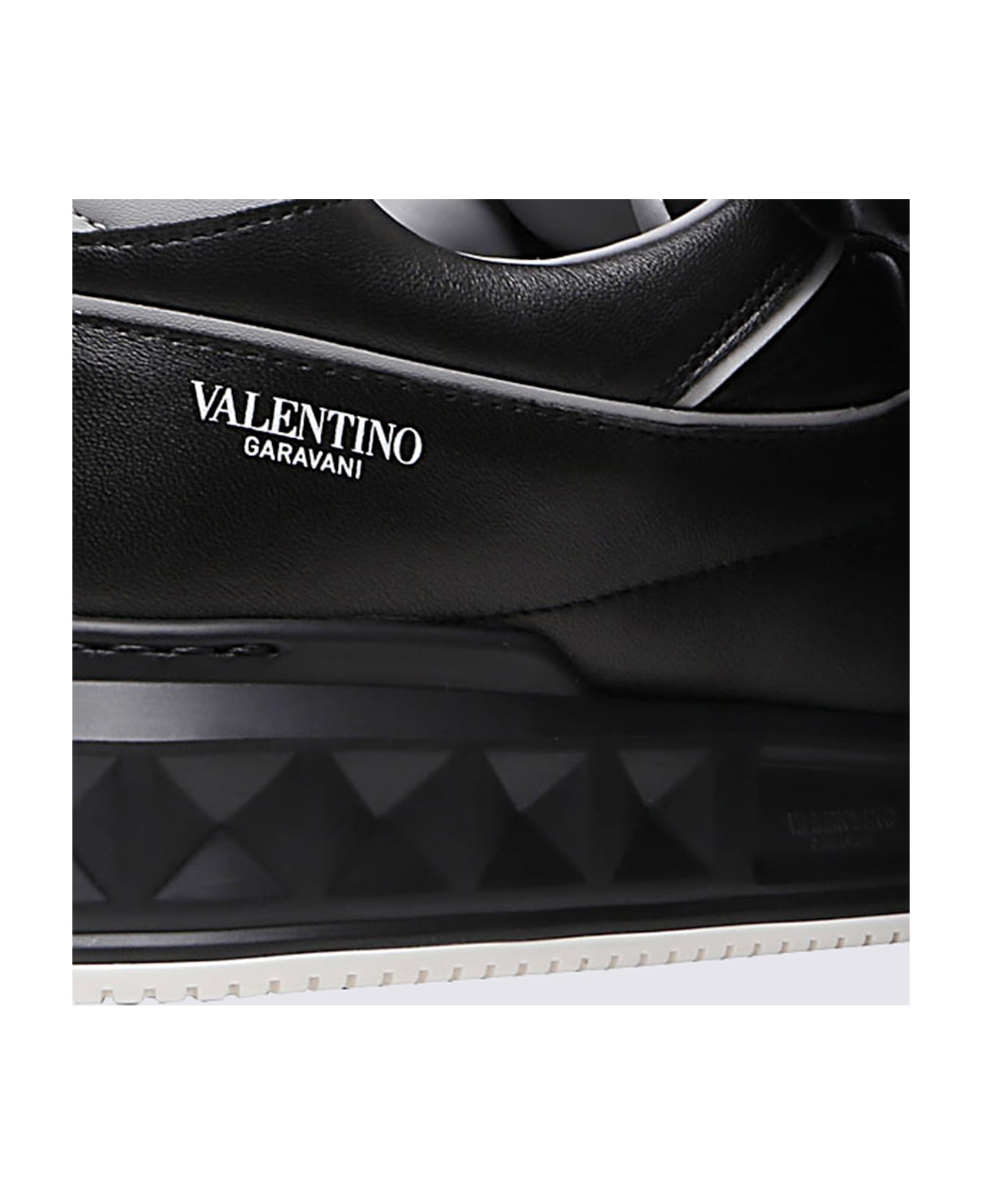 Valentino Garavani Black Leather Low Top One Stud Sneakers - Black