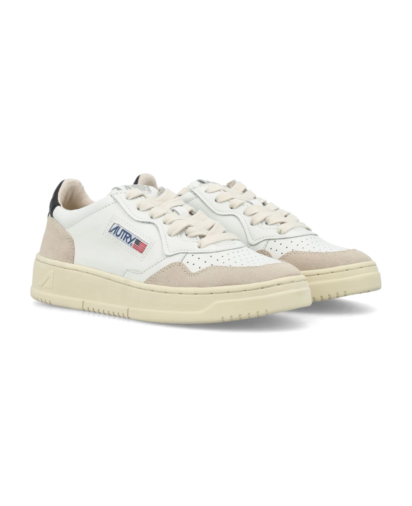 Autry Medalist Low Woman Sneakers - WHT BLK