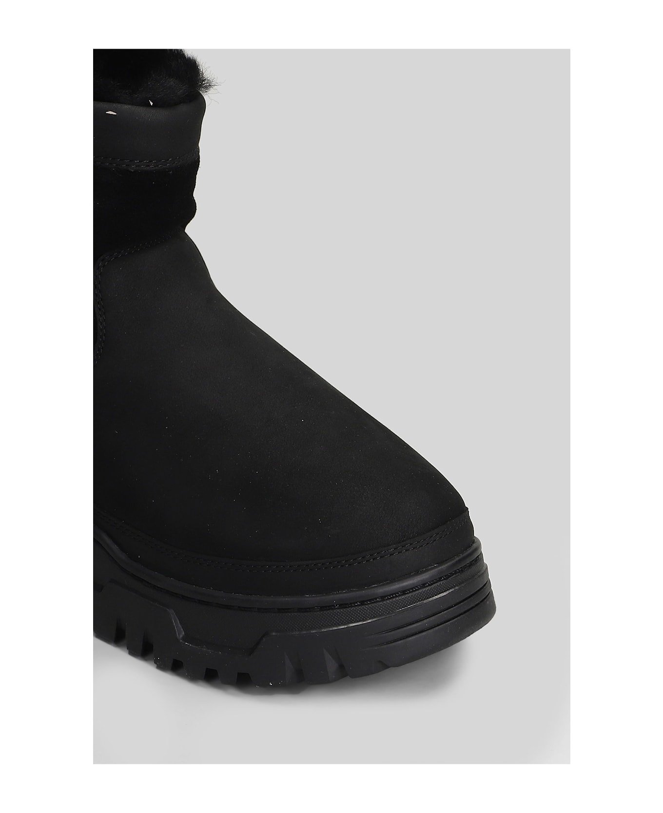 UGG Heritage Pull-on Ankle Boots In Black Suede And Leather - black