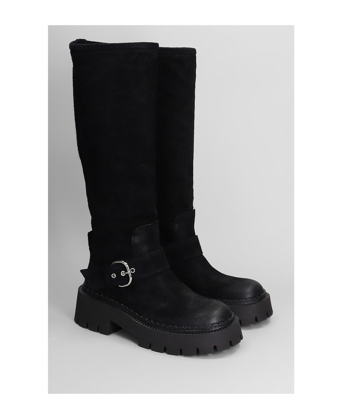 Vic Matié Rust 101 Low Heels Boots In Black Suede - black