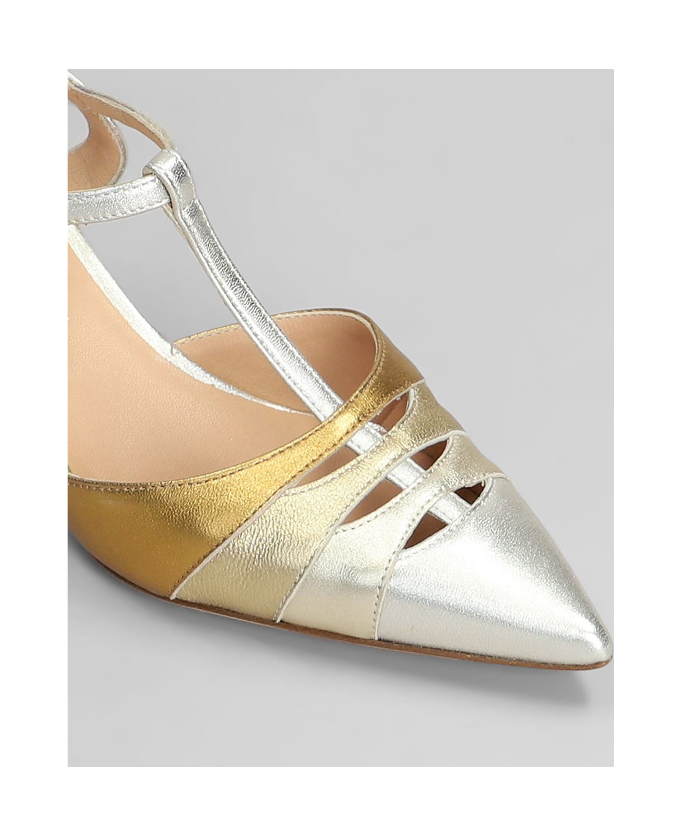 Julie Dee Pumps In Platinum Leather - platinum