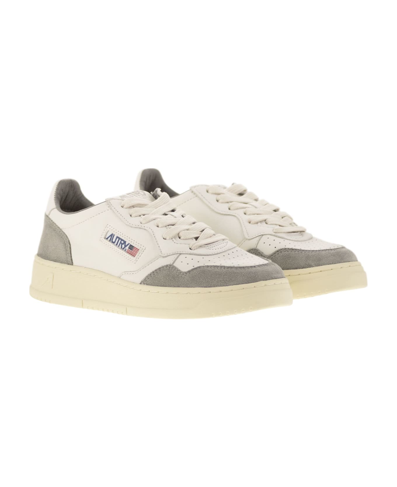 Autry Medalist Low - White Leather And Suede Sneakers In Powder - White/grey