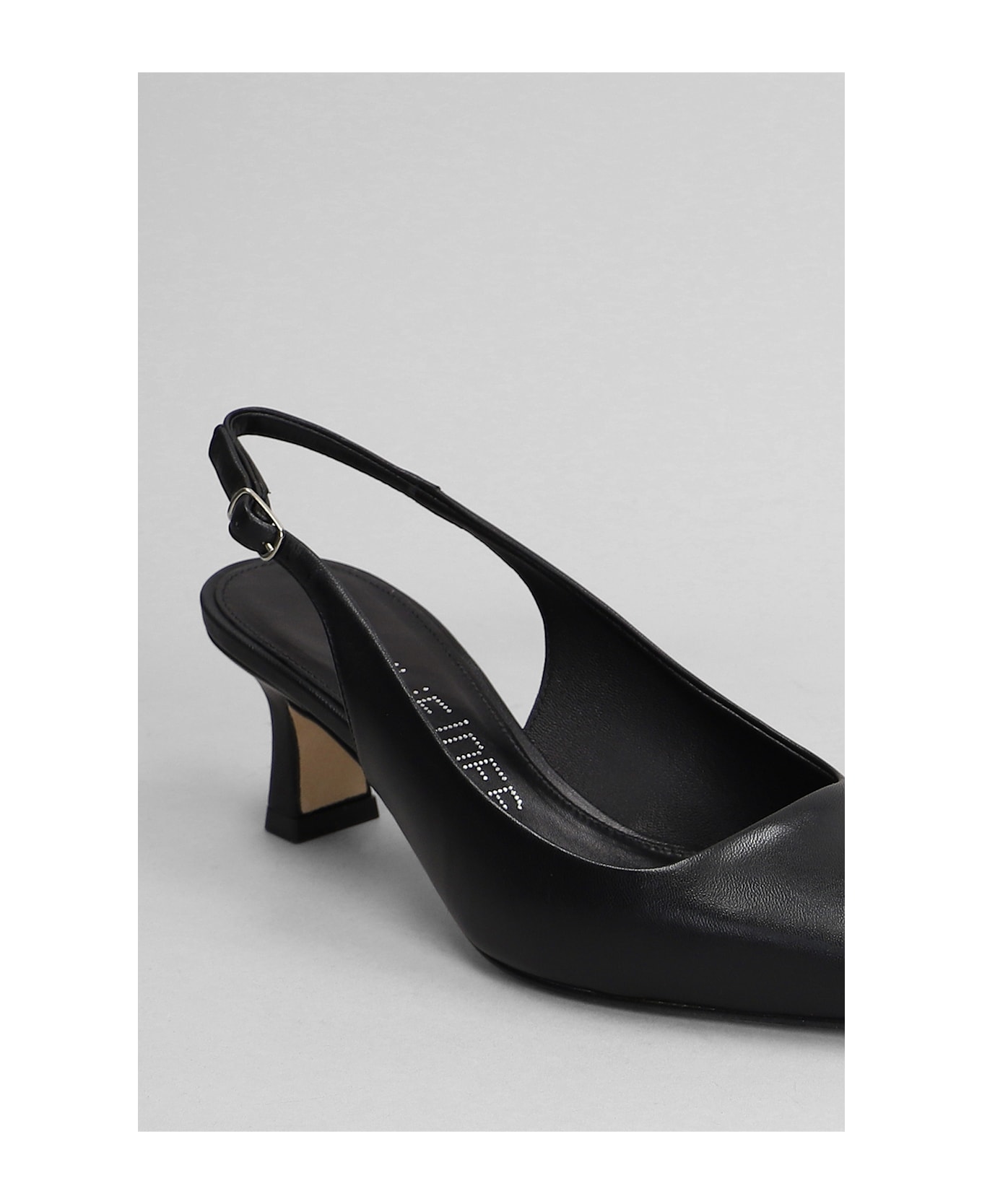 Julie Dee Pumps In Black Leather - black