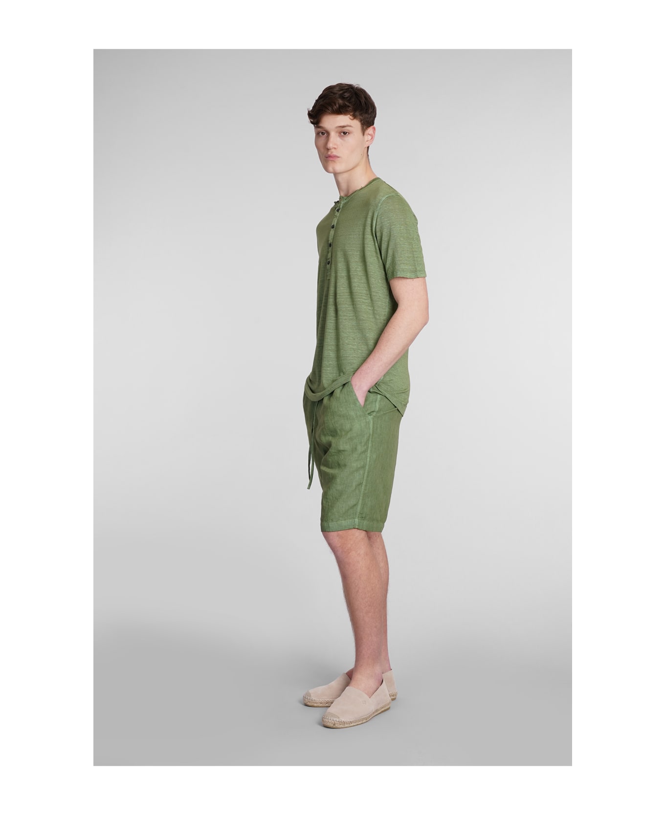 120% Lino Shorts In Green Linen - green