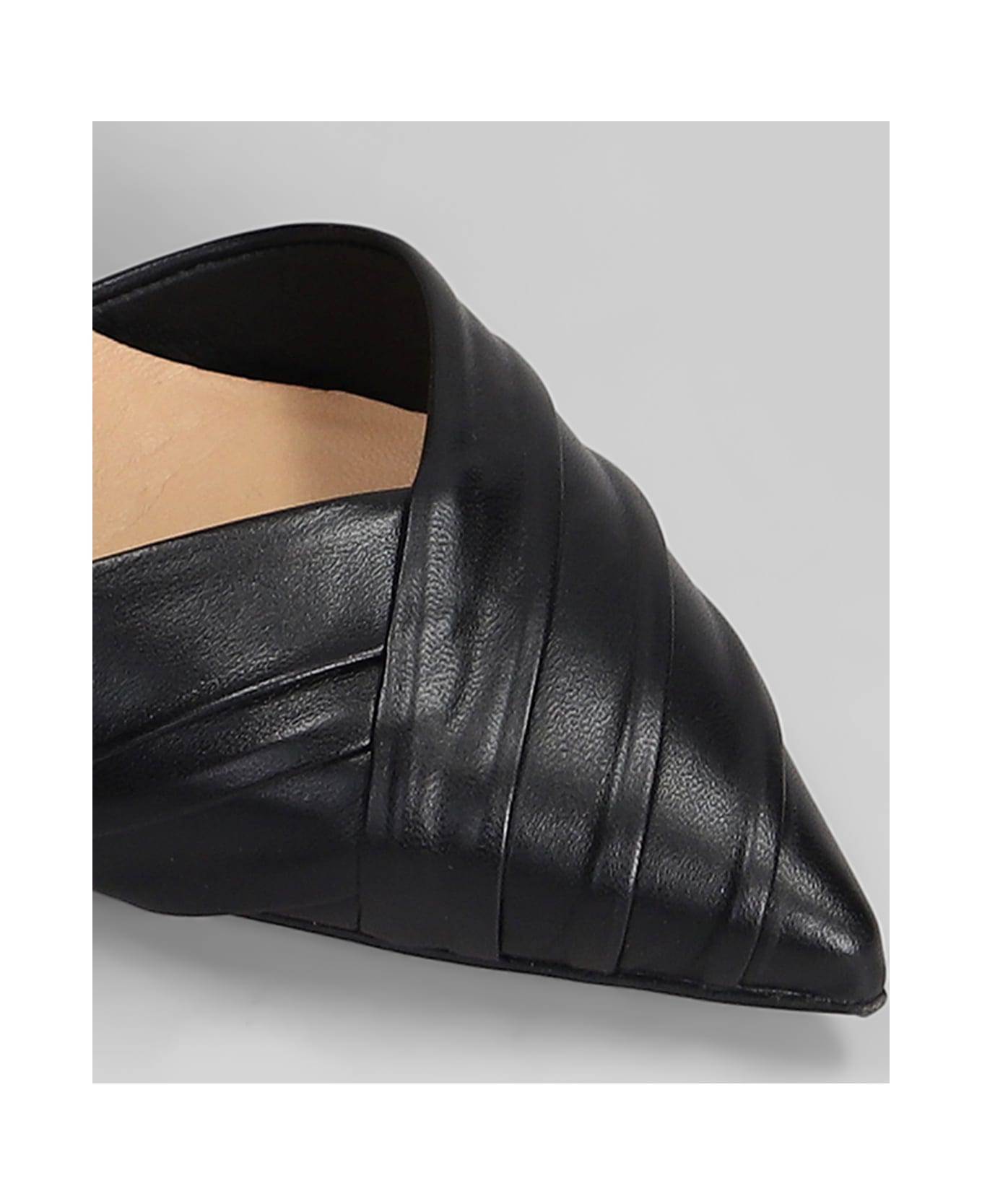 The Seller Pumps In Black Leather - black
