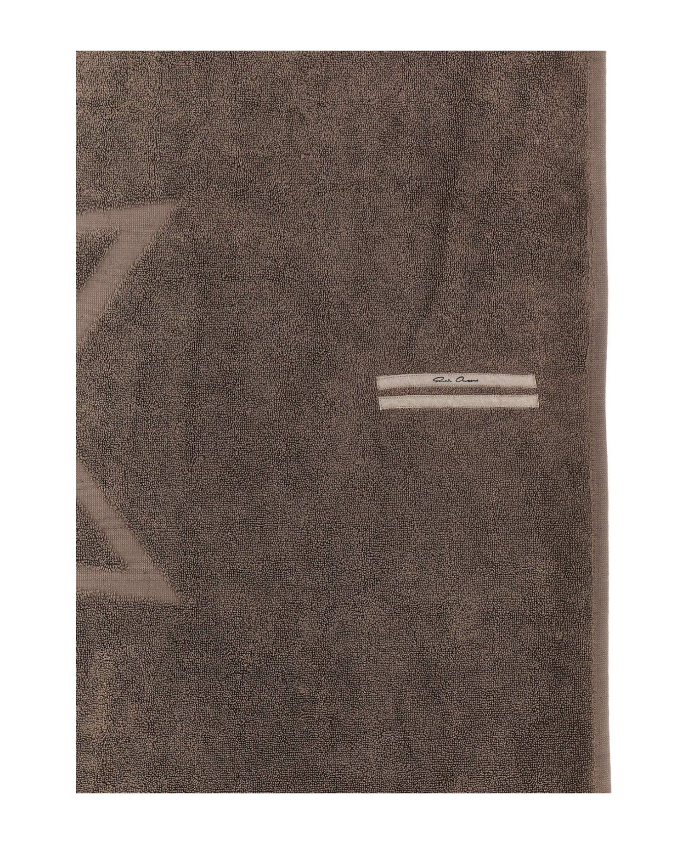 Rick Owens Pentagram Logo Detailed Beach Towel - DUST
